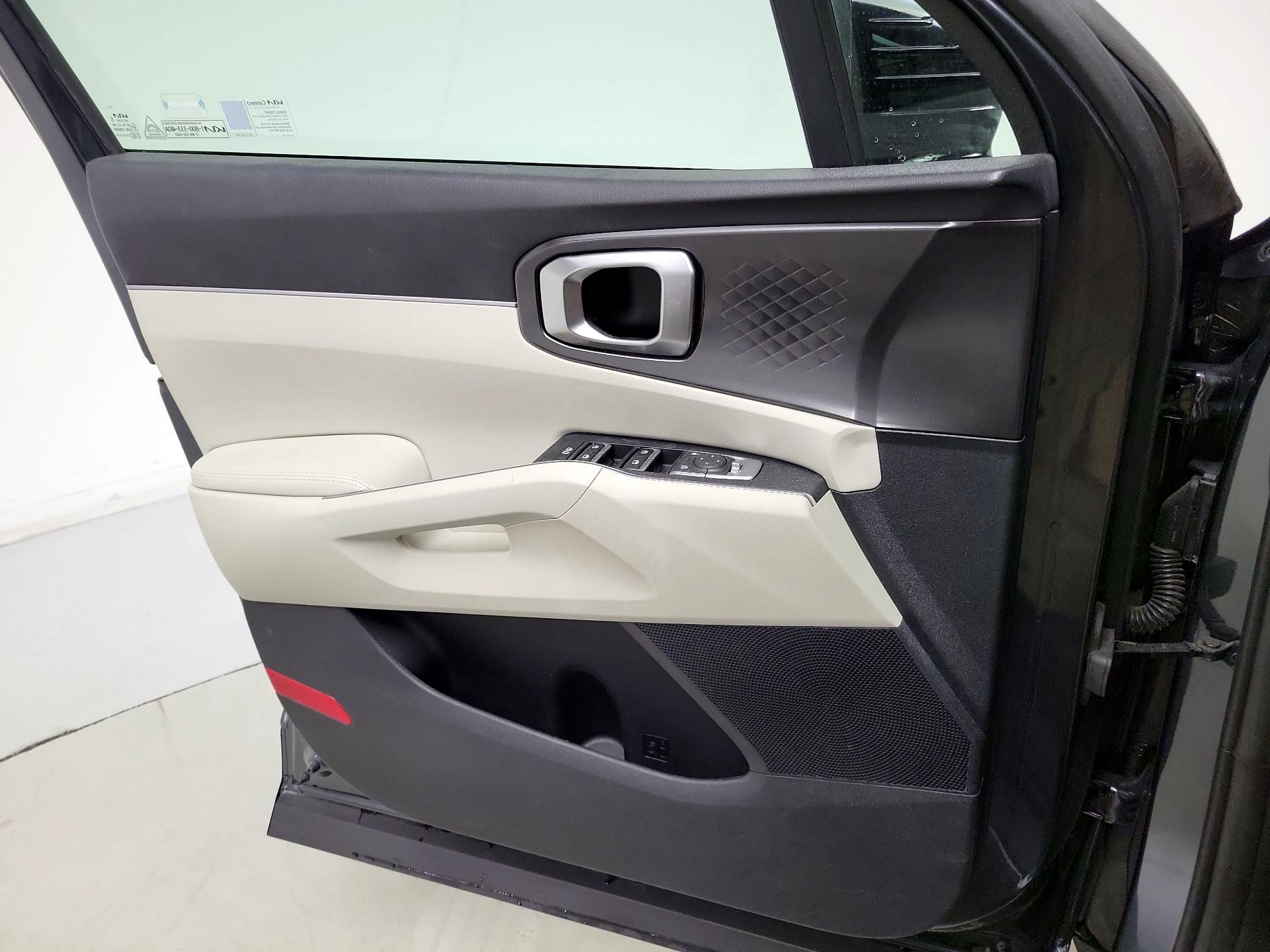 Thumbnail: 2023 Kia Sorento - 12