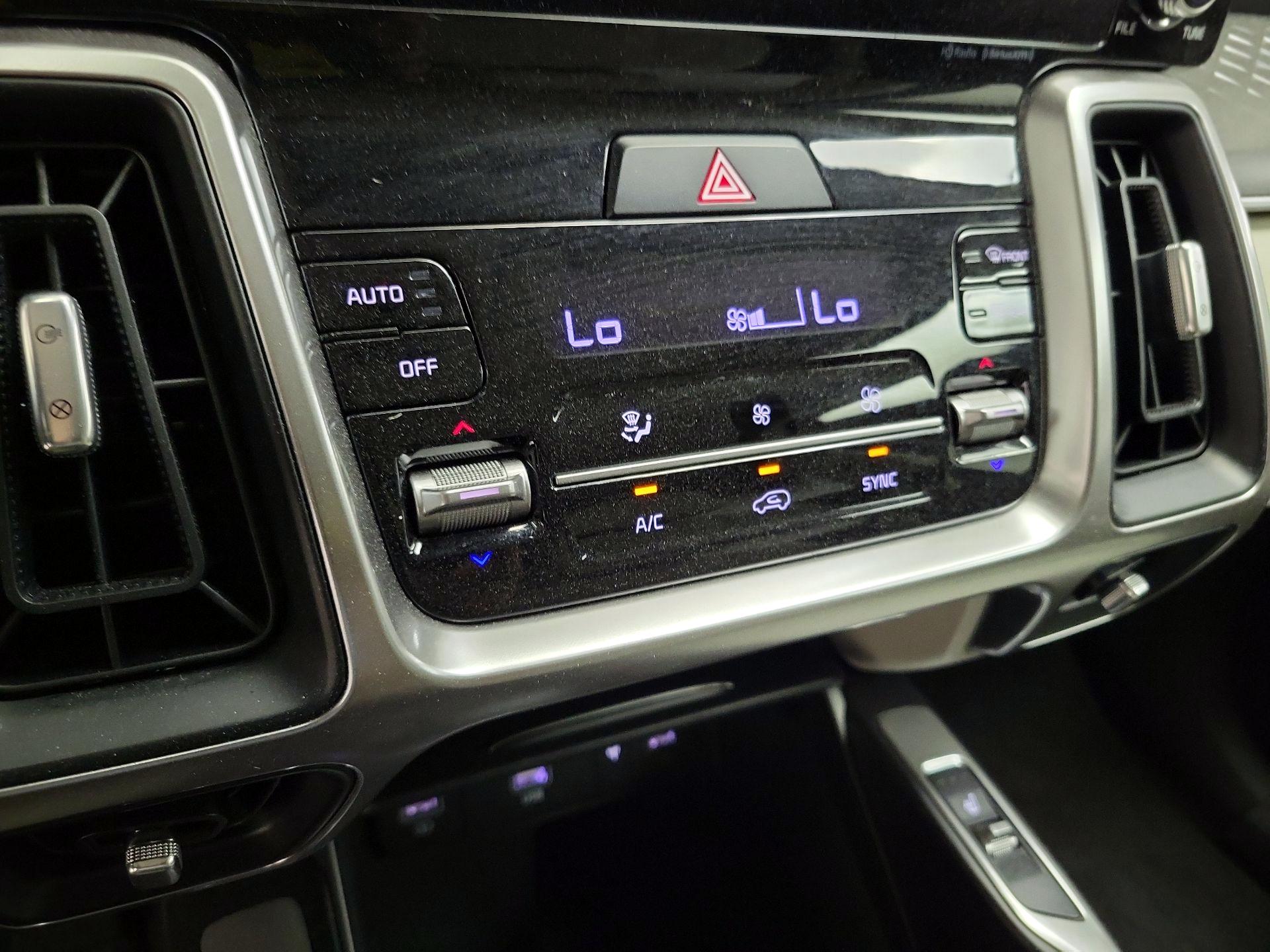 Thumbnail: 2023 Kia Sorento - 17