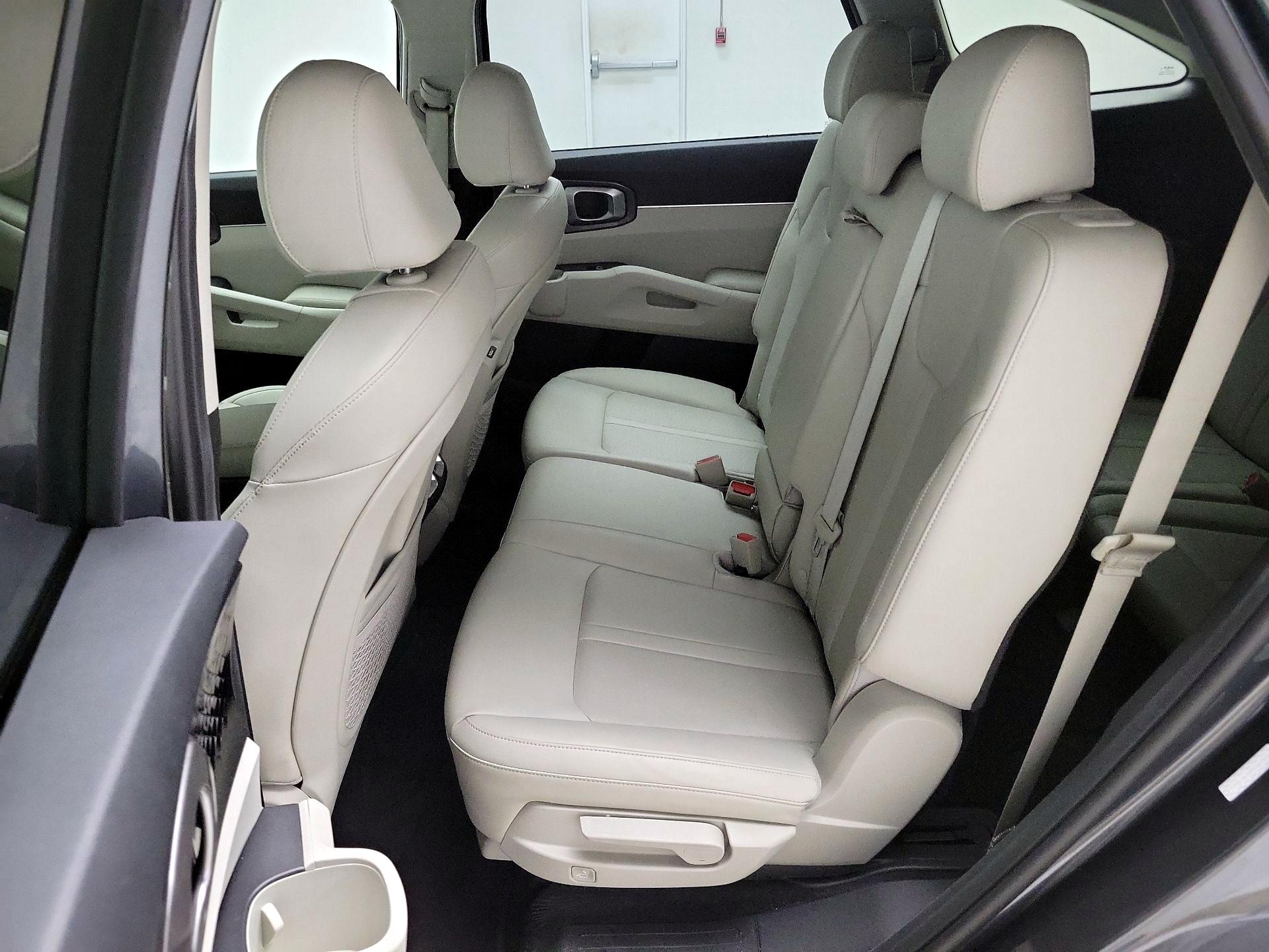 Thumbnail: 2023 Kia Sorento - 20