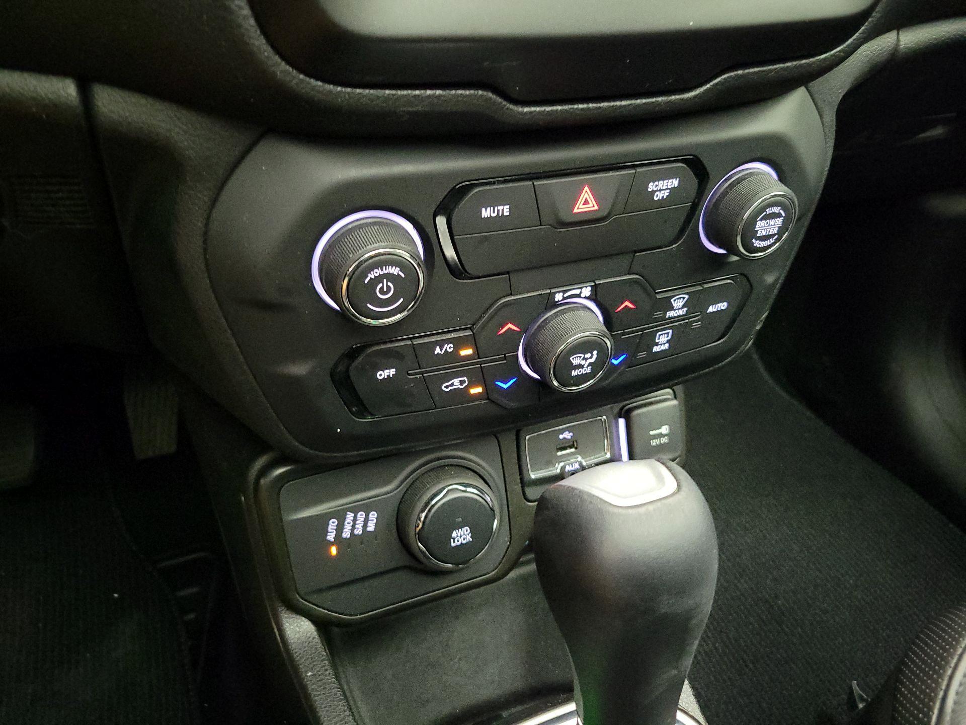 Thumbnail: 2020 Jeep Renegade - 16