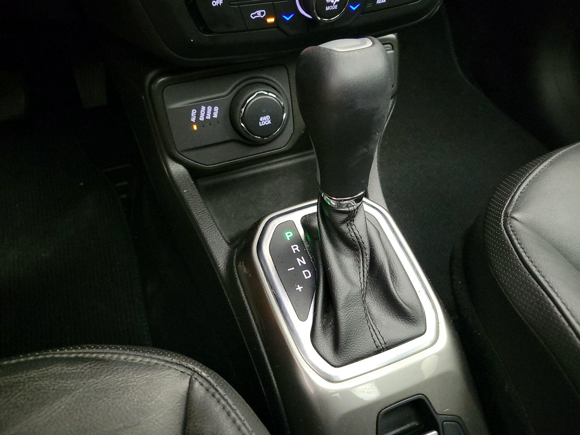 Thumbnail: 2020 Jeep Renegade - 17