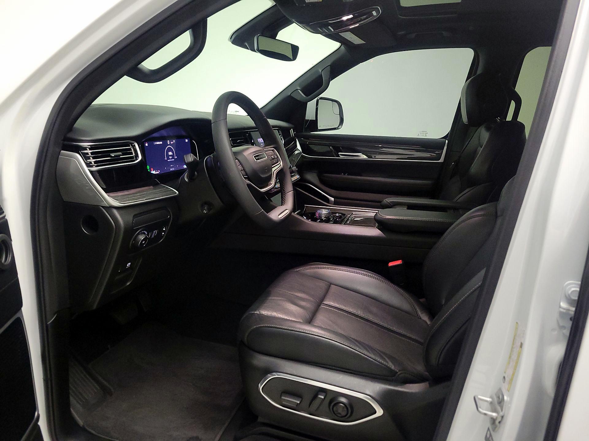 Thumbnail: 2022 Jeep Wagoneer - 11