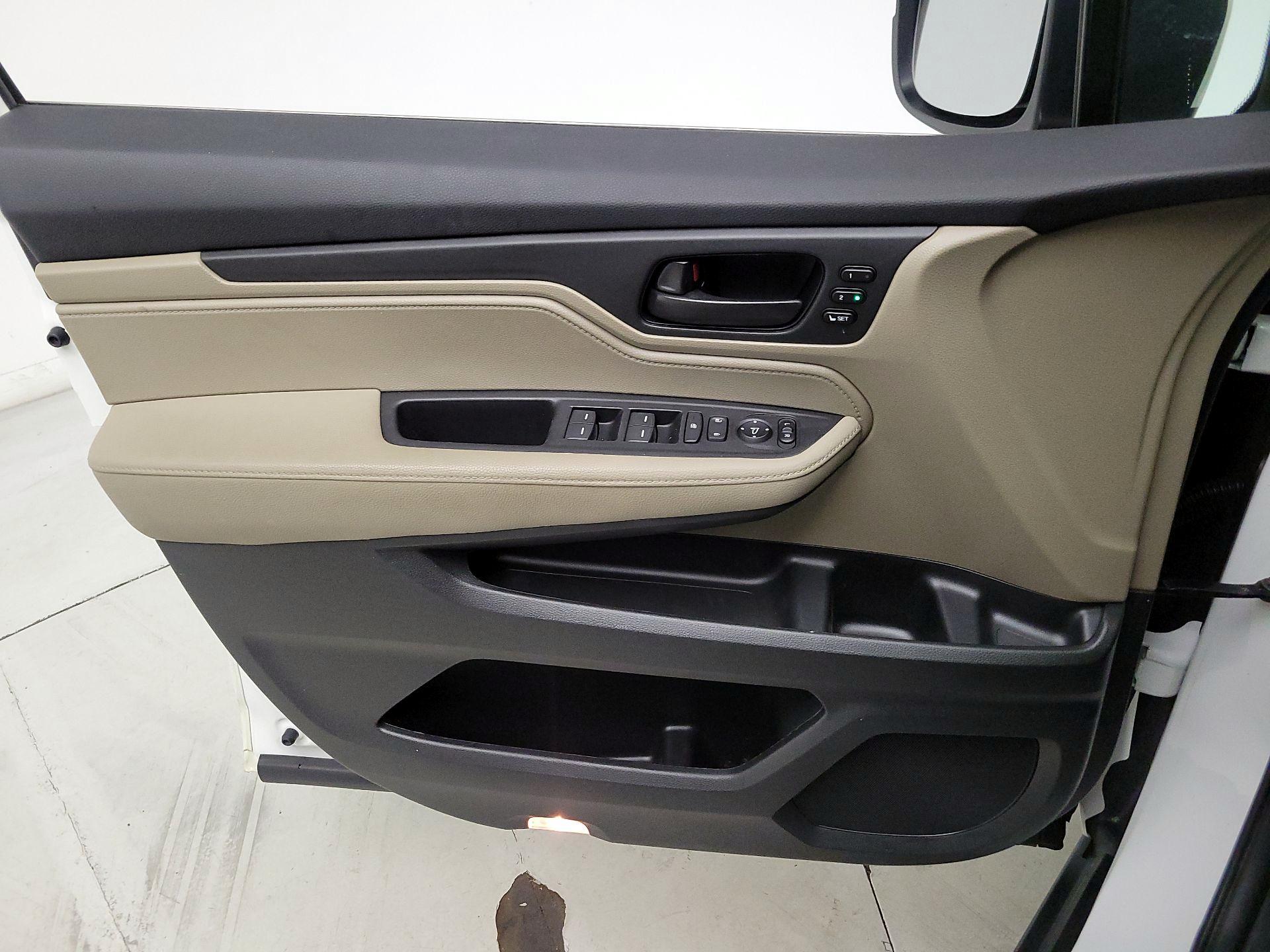 Thumbnail: 2022 Honda Odyssey - 12