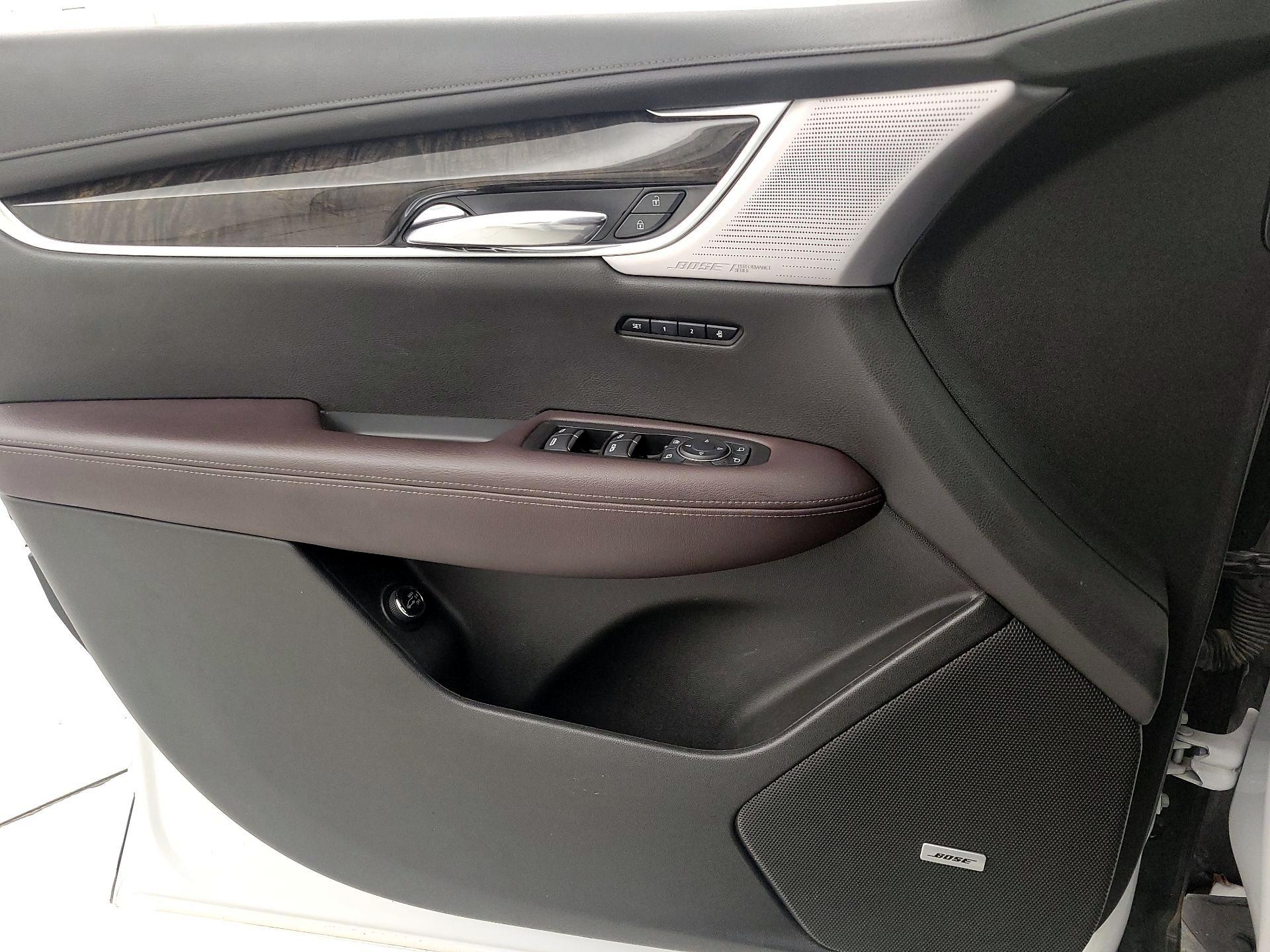 Thumbnail: 2020 Cadillac XT6 - 12