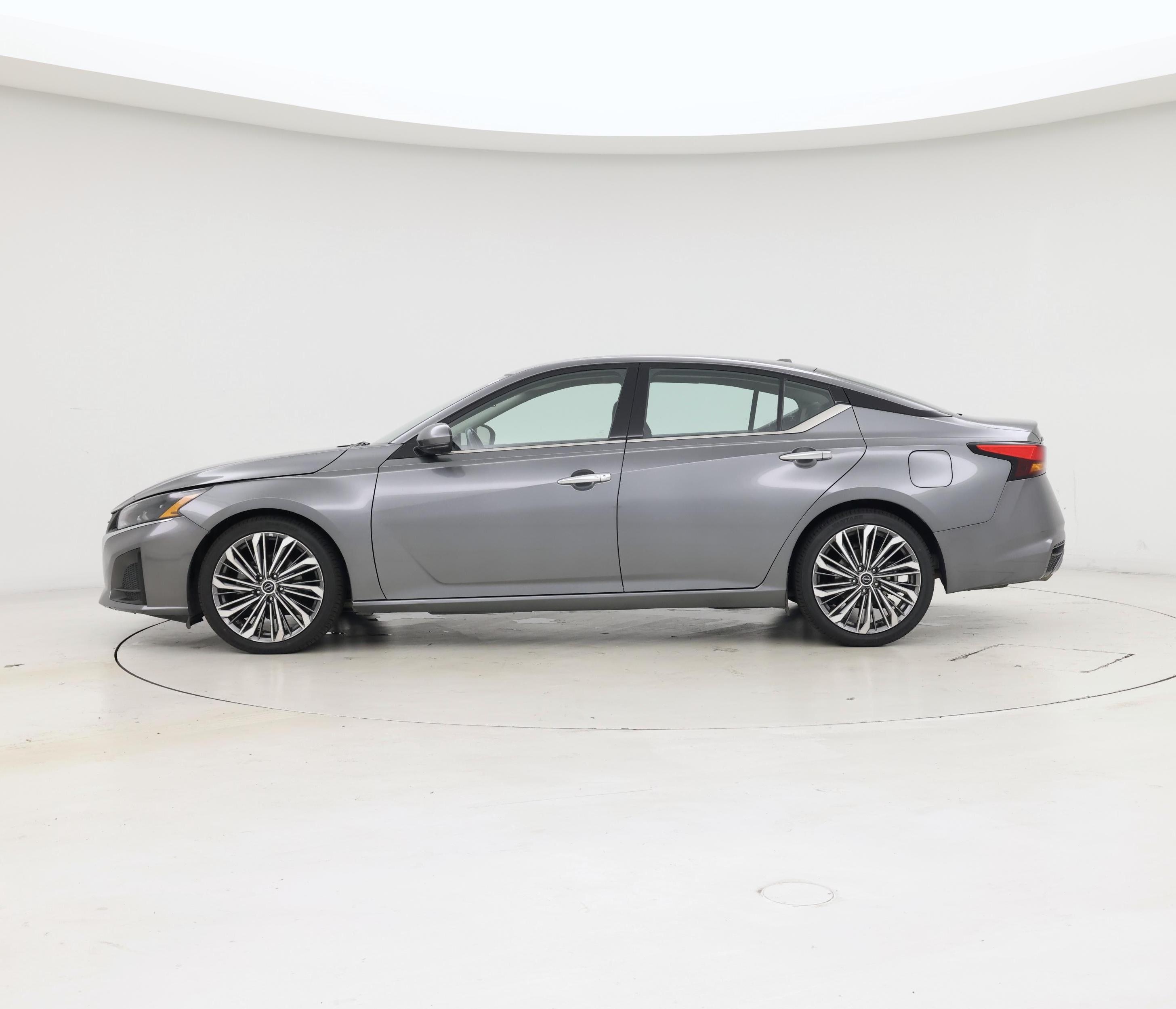 Thumbnail: 2023 Nissan Altima - 3
