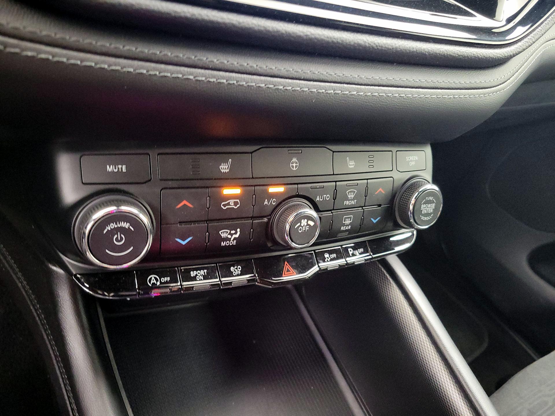Thumbnail: 2022 Dodge Durango - 16