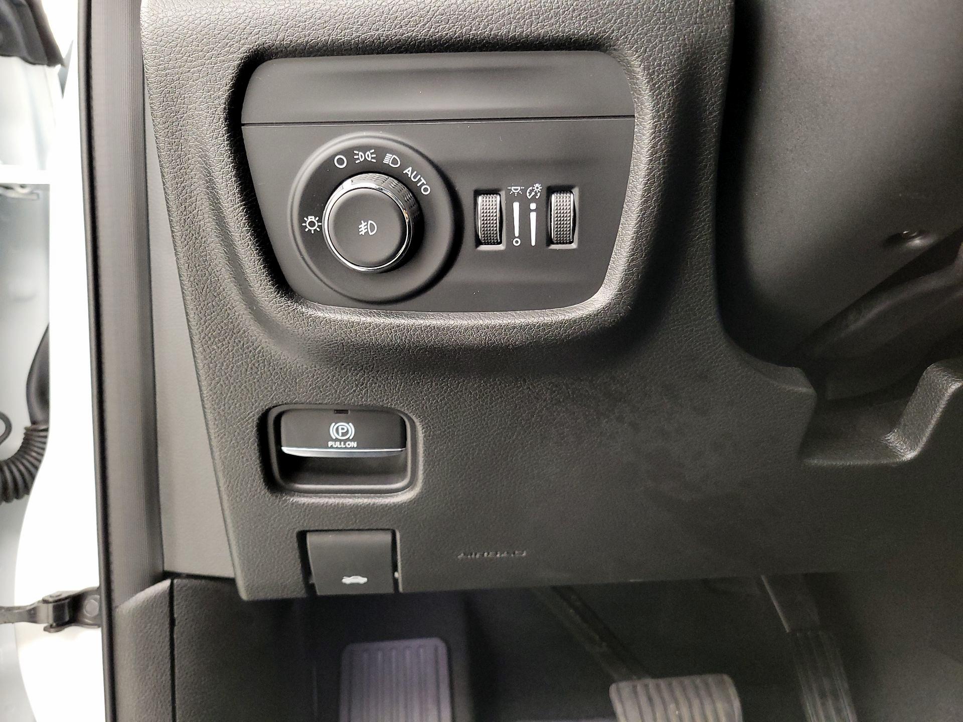 Thumbnail: 2022 Jeep Grand Cherokee - 13