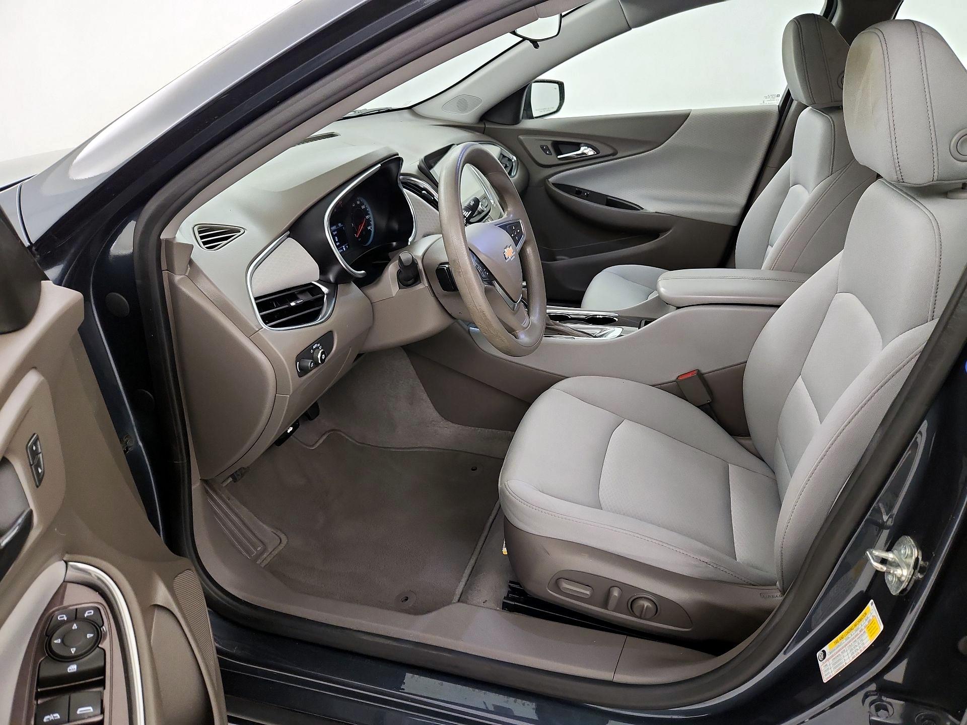 Thumbnail: 2020 Chevrolet Malibu - 11