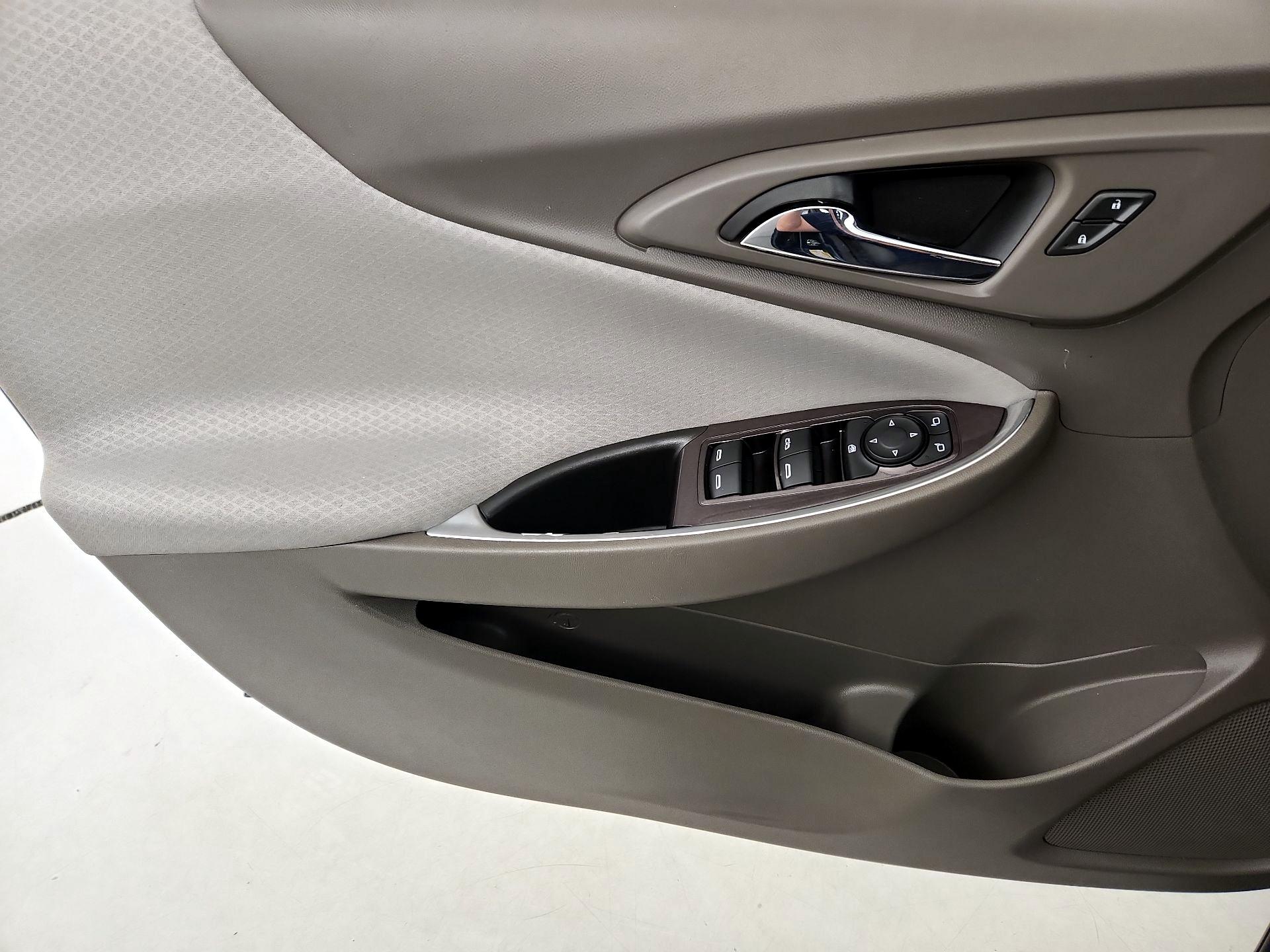 Thumbnail: 2020 Chevrolet Malibu - 12