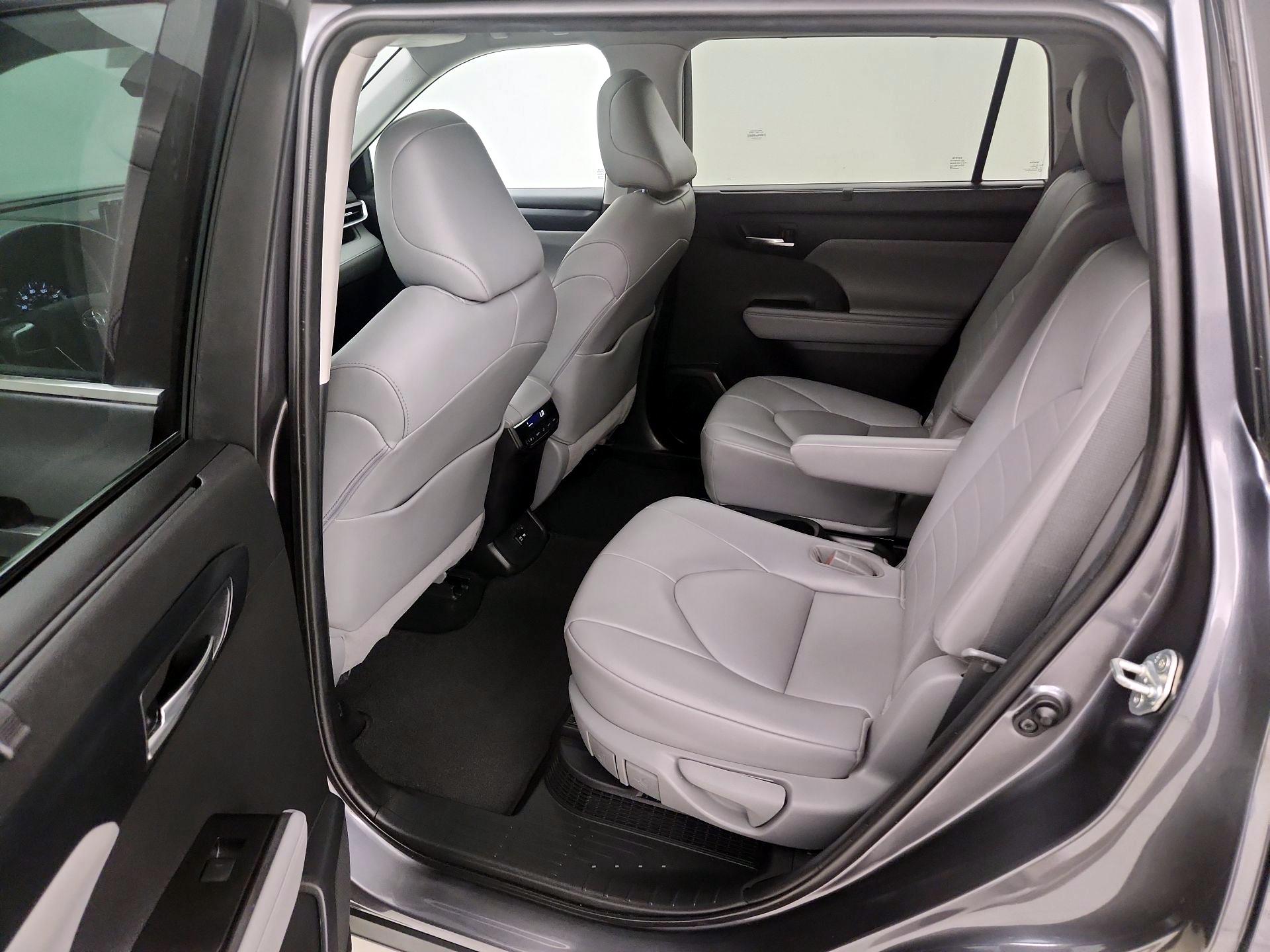 Thumbnail: 2021 Toyota Highlander - 20