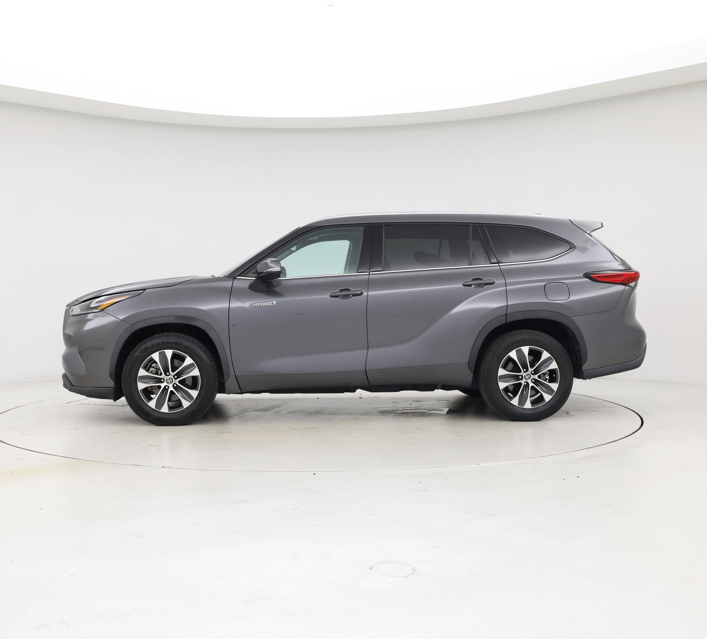 Thumbnail: 2021 Toyota Highlander - 3