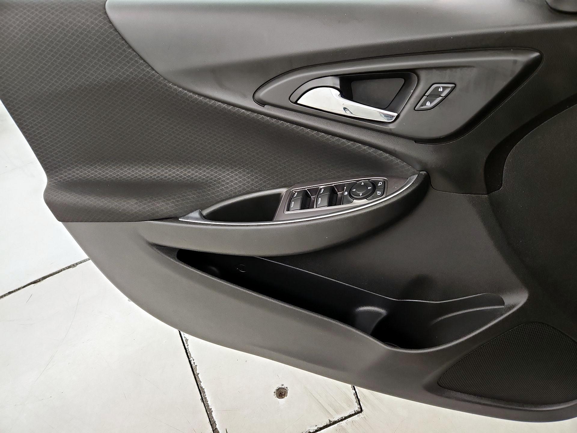 Thumbnail: 2021 Chevrolet Malibu - 12