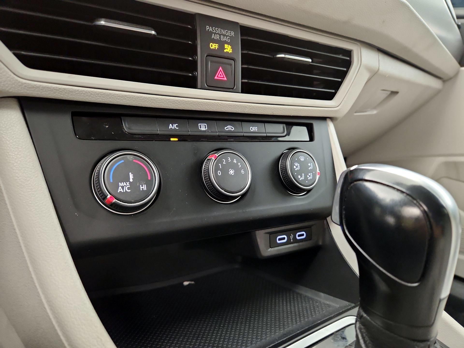 Thumbnail: 2021 Volkswagen Jetta - 14