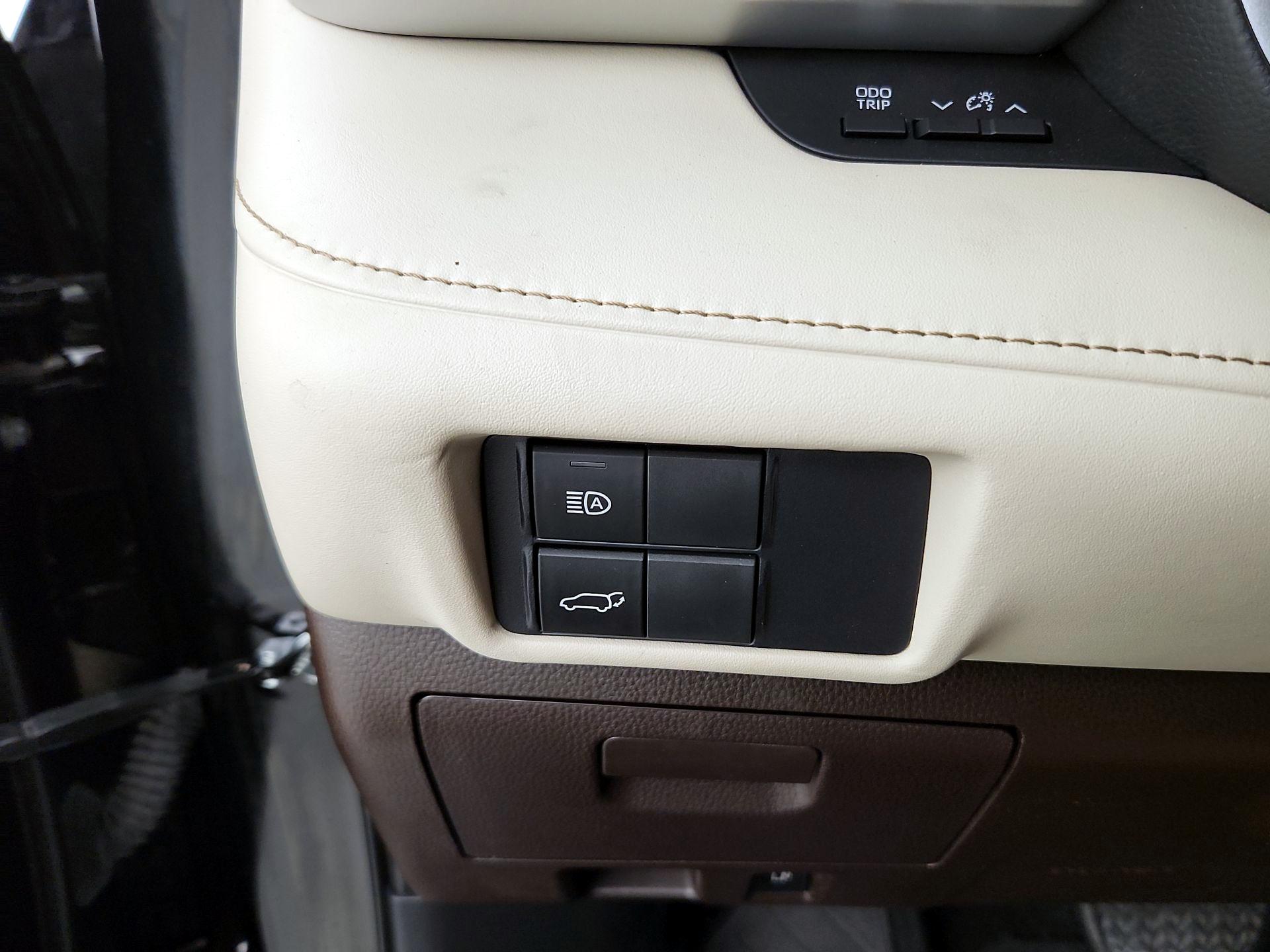 Thumbnail: 2021 Toyota Highlander - 13