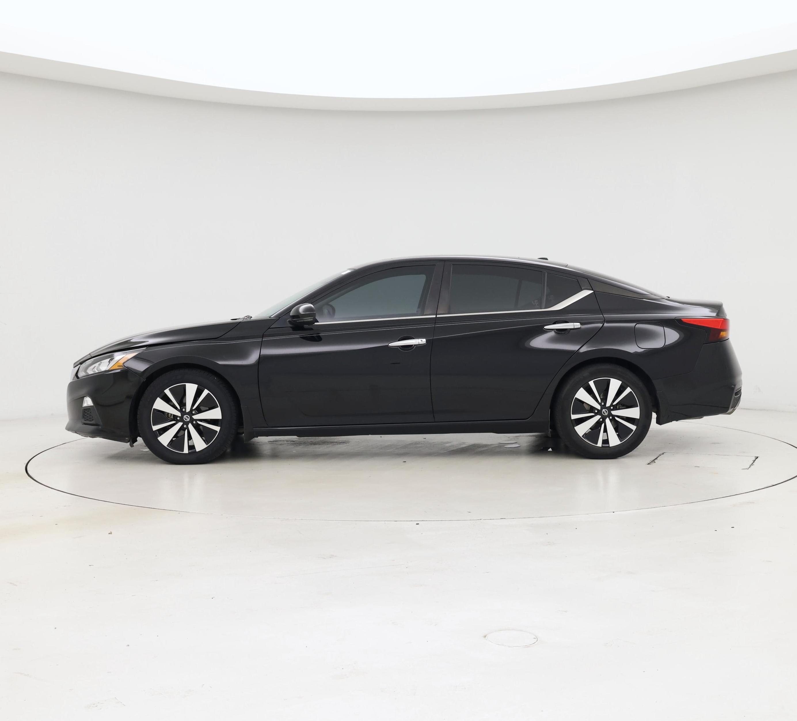 Thumbnail: 2021 Nissan Altima - 3