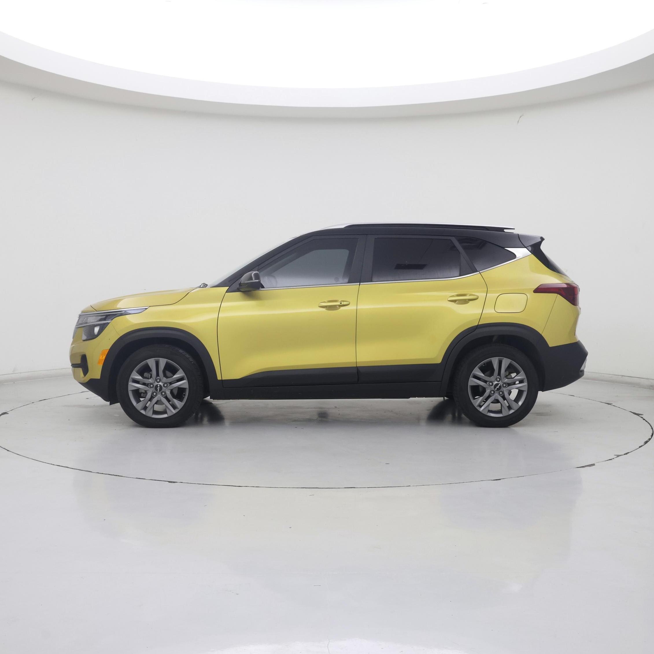 Thumbnail: 2022 Kia Seltos - 3
