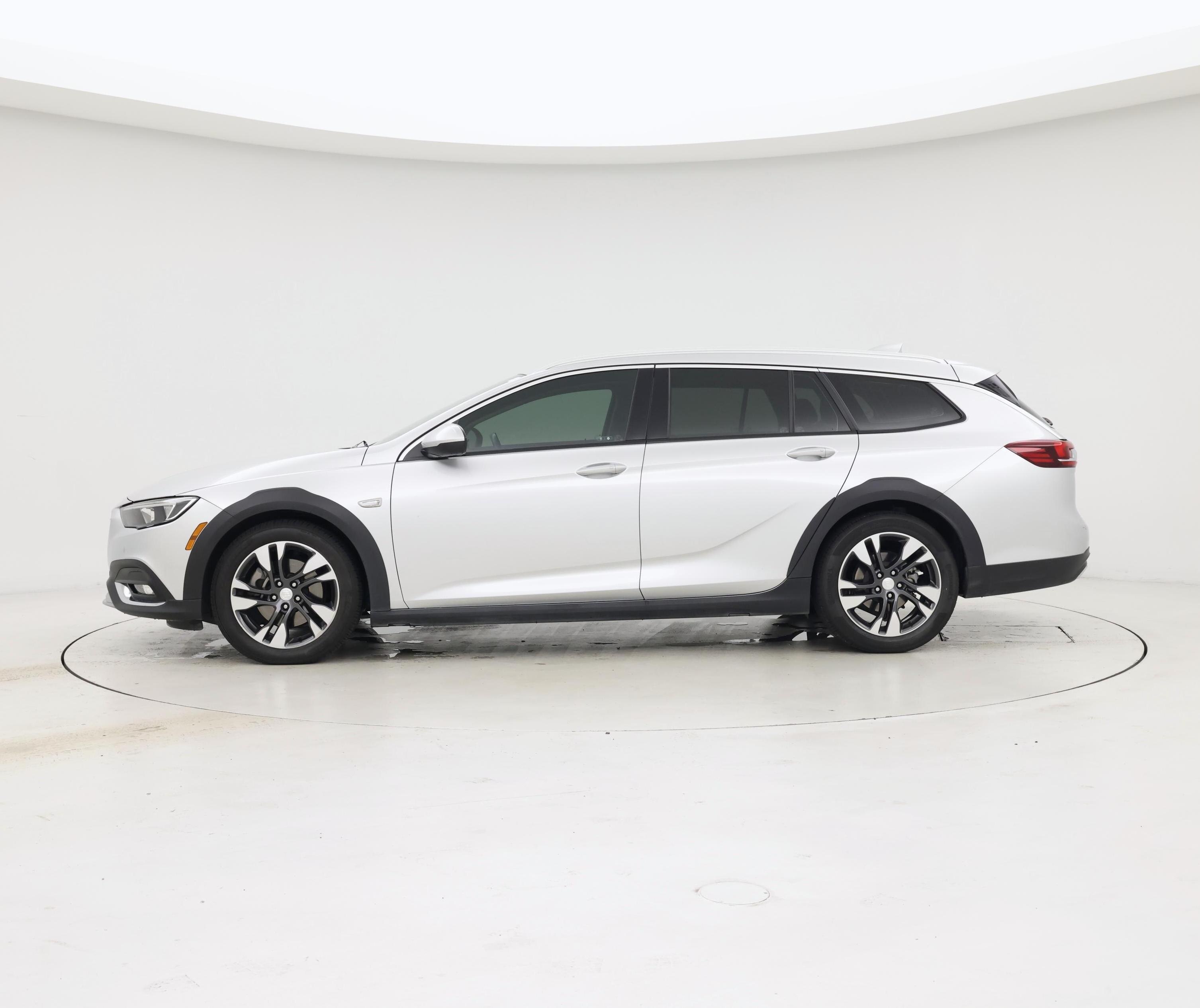 Thumbnail: 2018 Buick Regal - 3