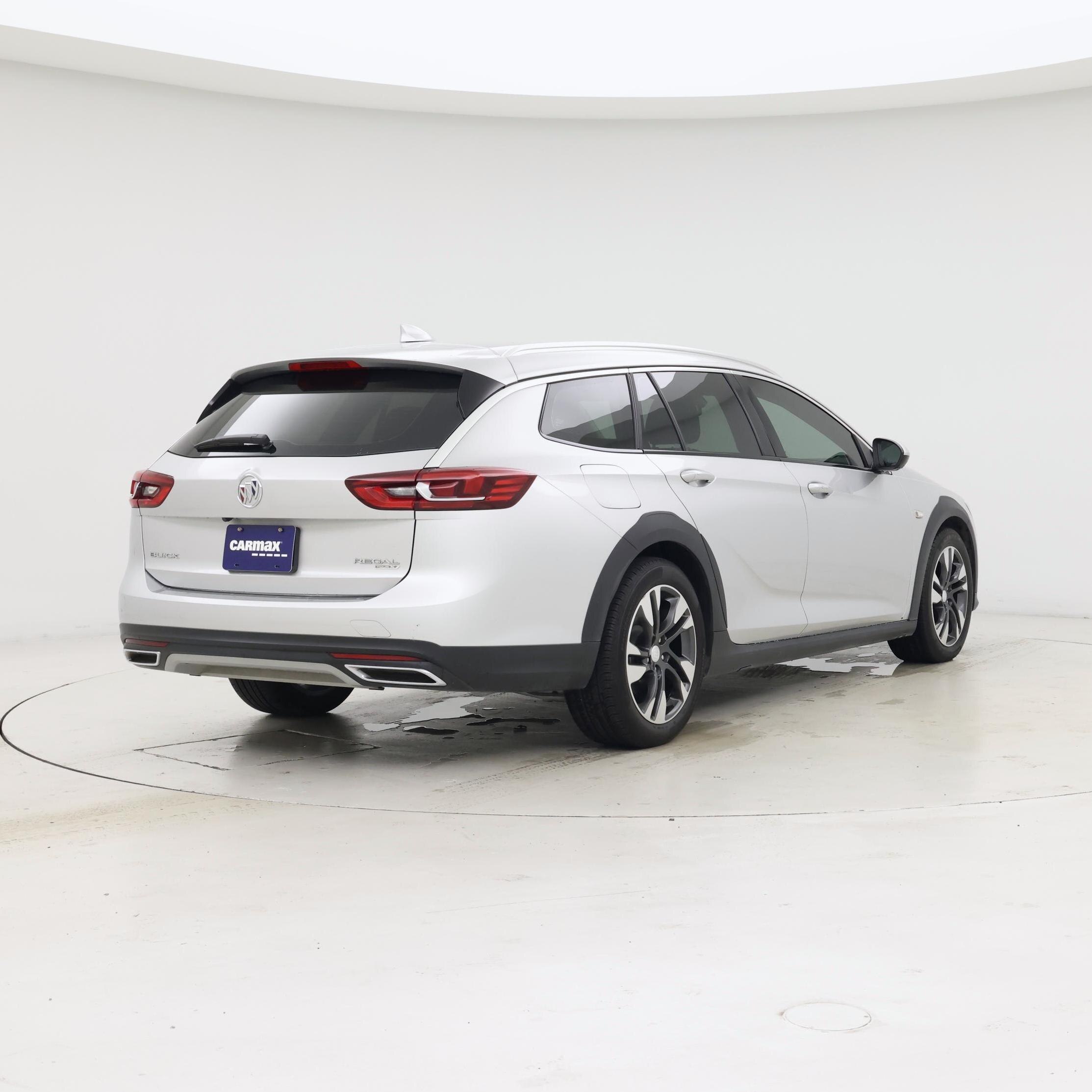 Thumbnail: 2018 Buick Regal - 8