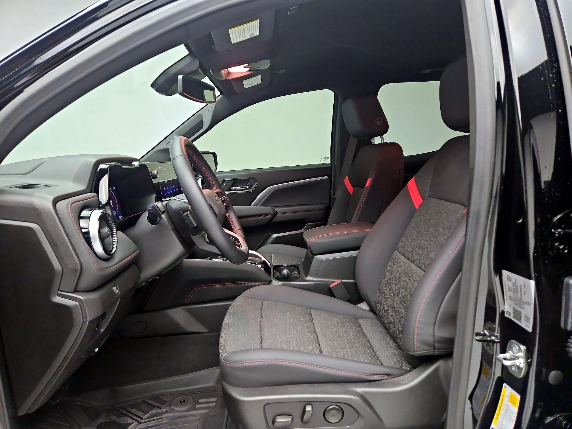 Thumbnail: 2024 Chevrolet Colorado - 9