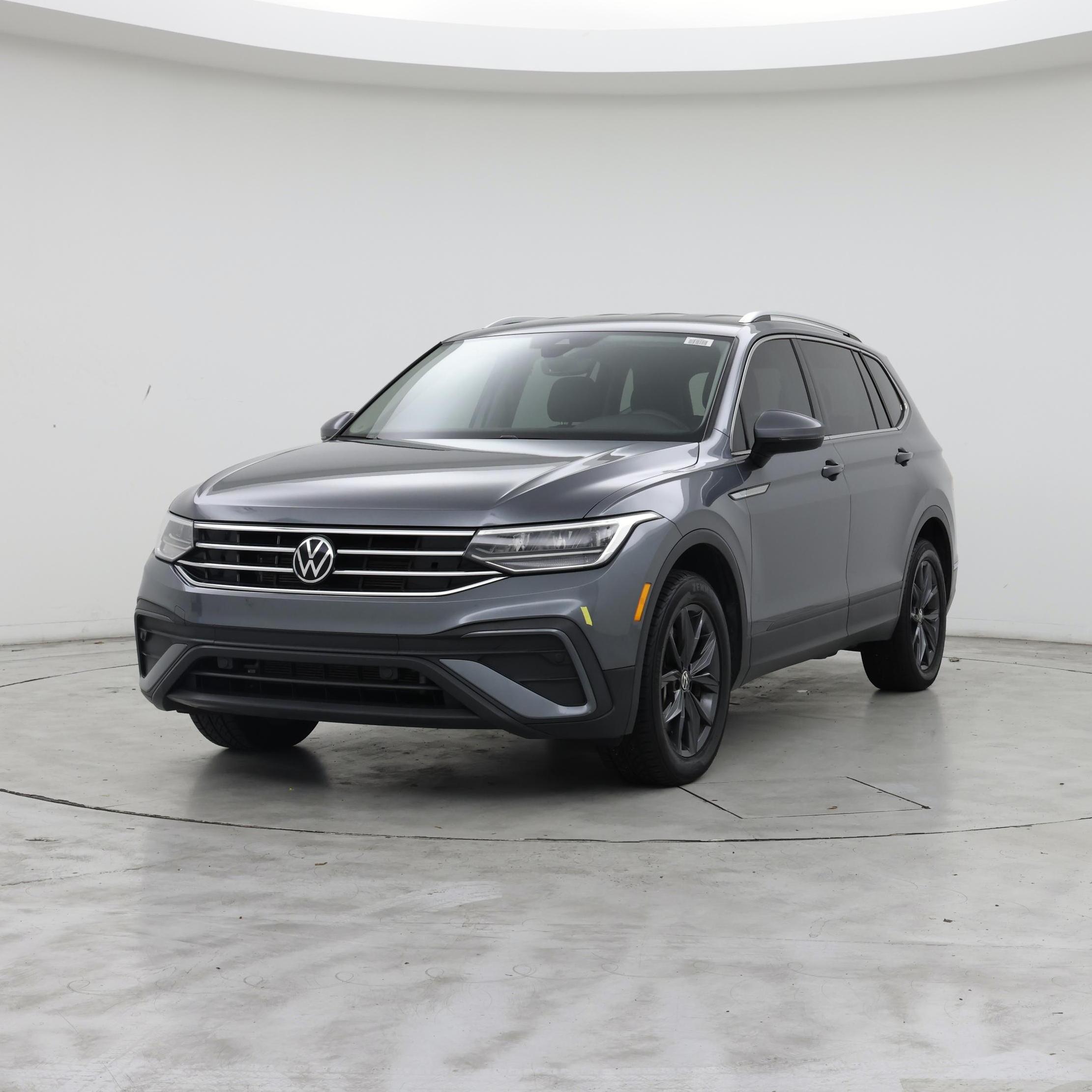 Thumbnail: 2023 Volkswagen Tiguan - 4