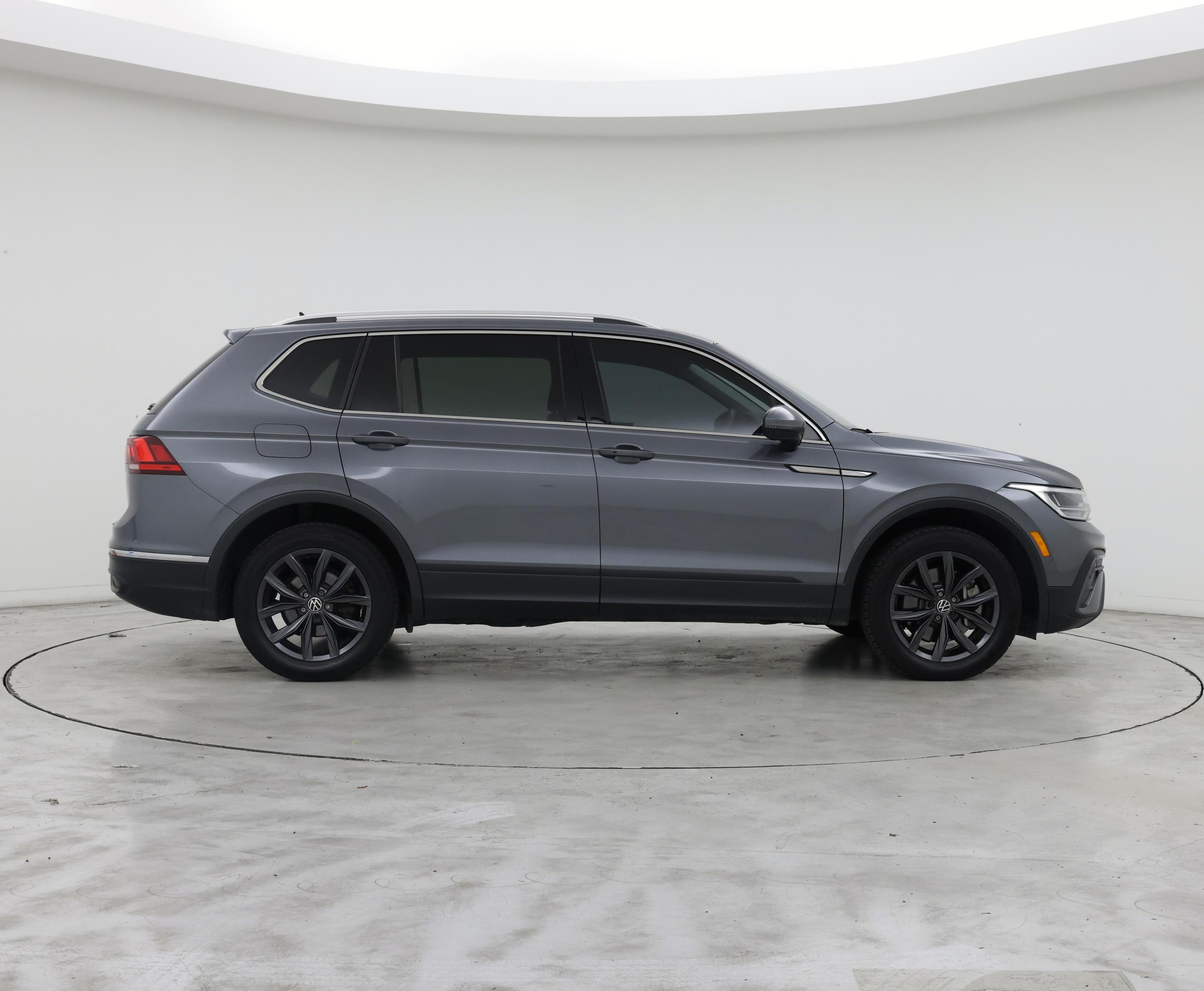 Thumbnail: 2023 Volkswagen Tiguan - 7