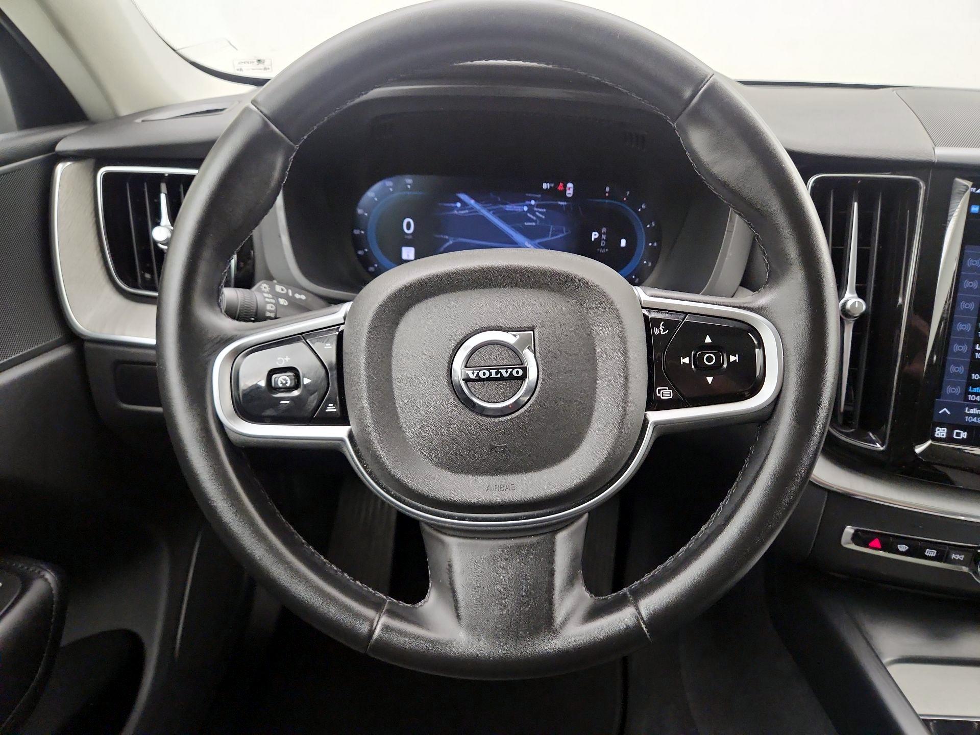 Thumbnail: 2025 Volvo XC60 - 10