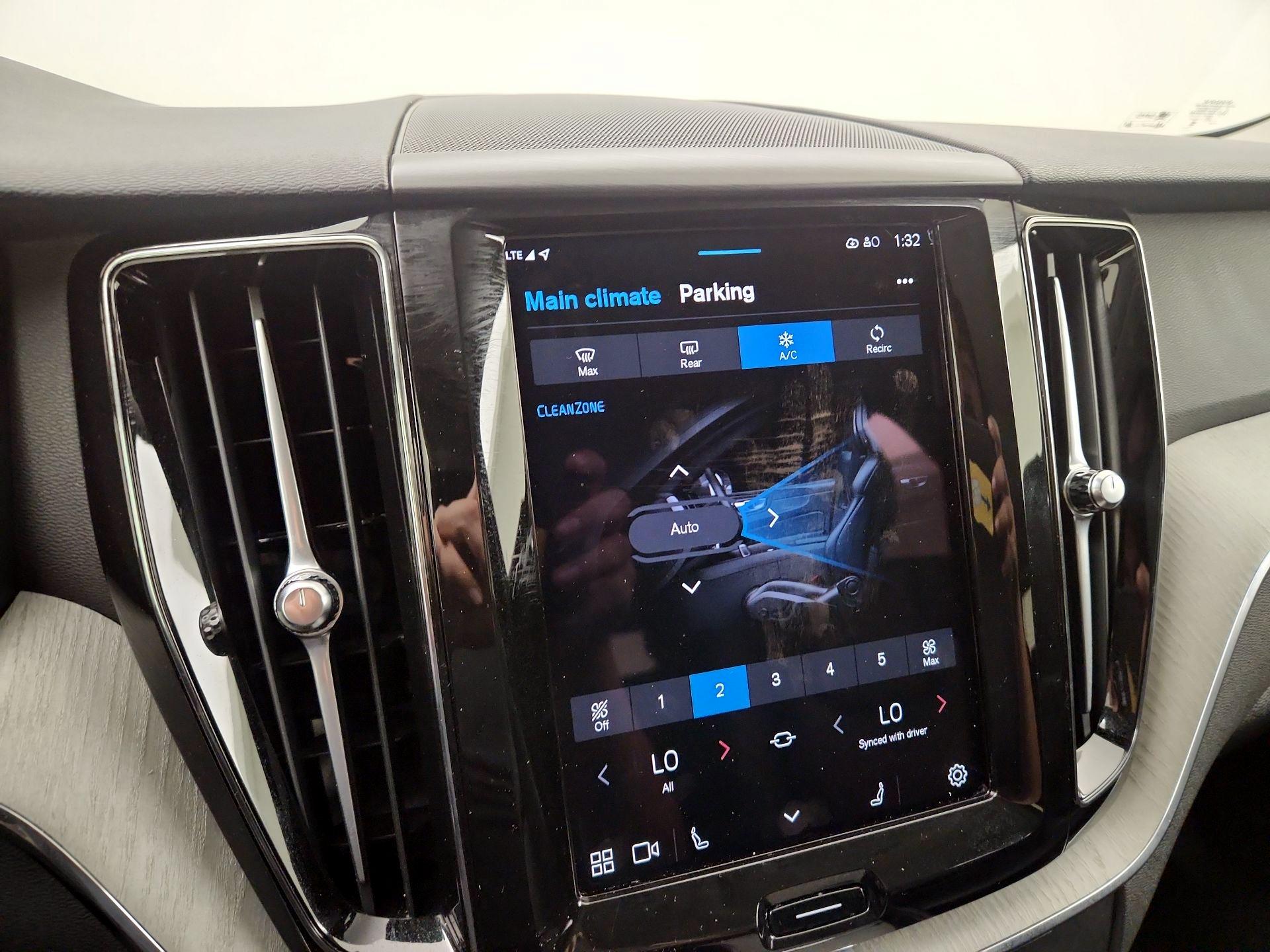 Thumbnail: 2025 Volvo XC60 - 15