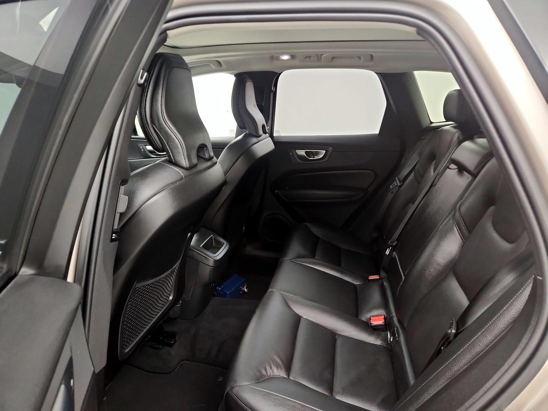 Thumbnail: 2025 Volvo XC60 - 17