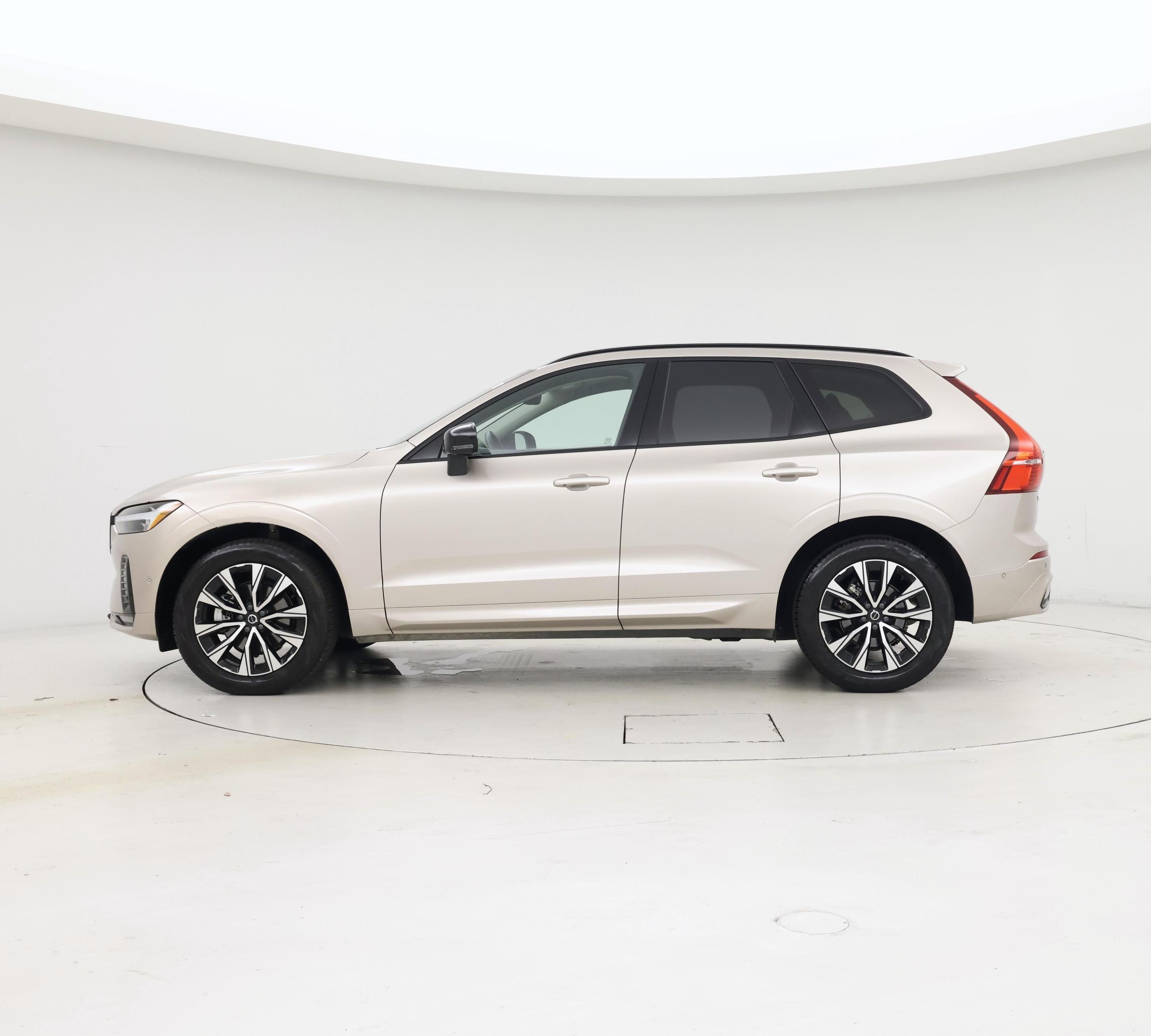 Thumbnail: 2025 Volvo XC60 - 3