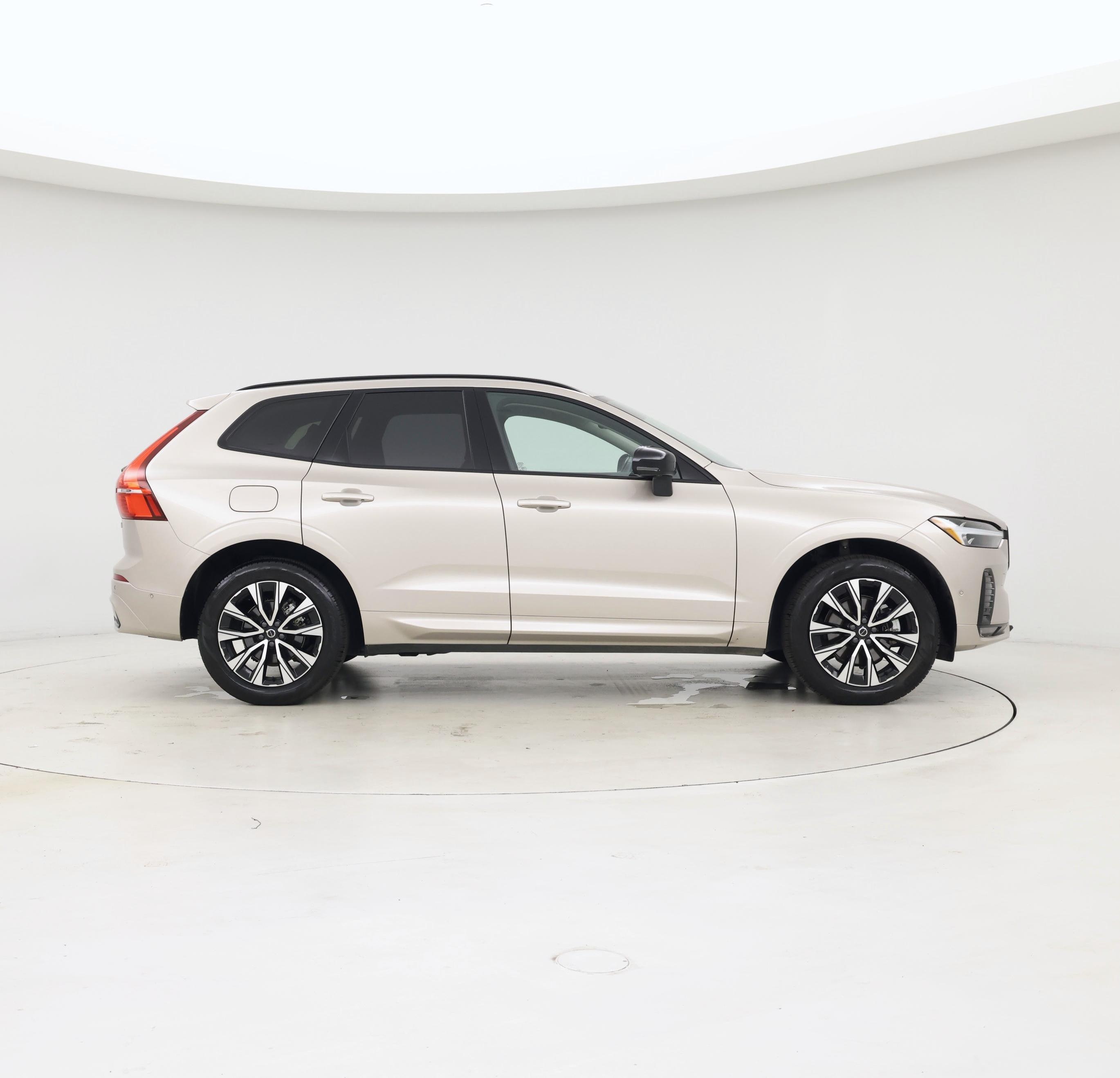 Thumbnail: 2025 Volvo XC60 - 7