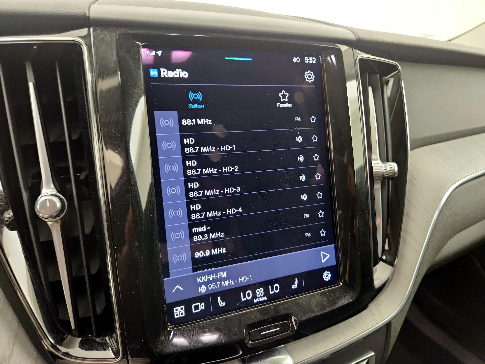 Thumbnail: 2025 Volvo XC60 - 15