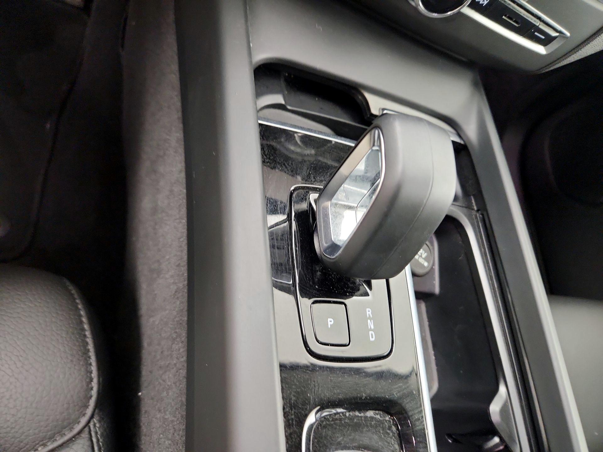 Thumbnail: 2025 Volvo XC60 - 17