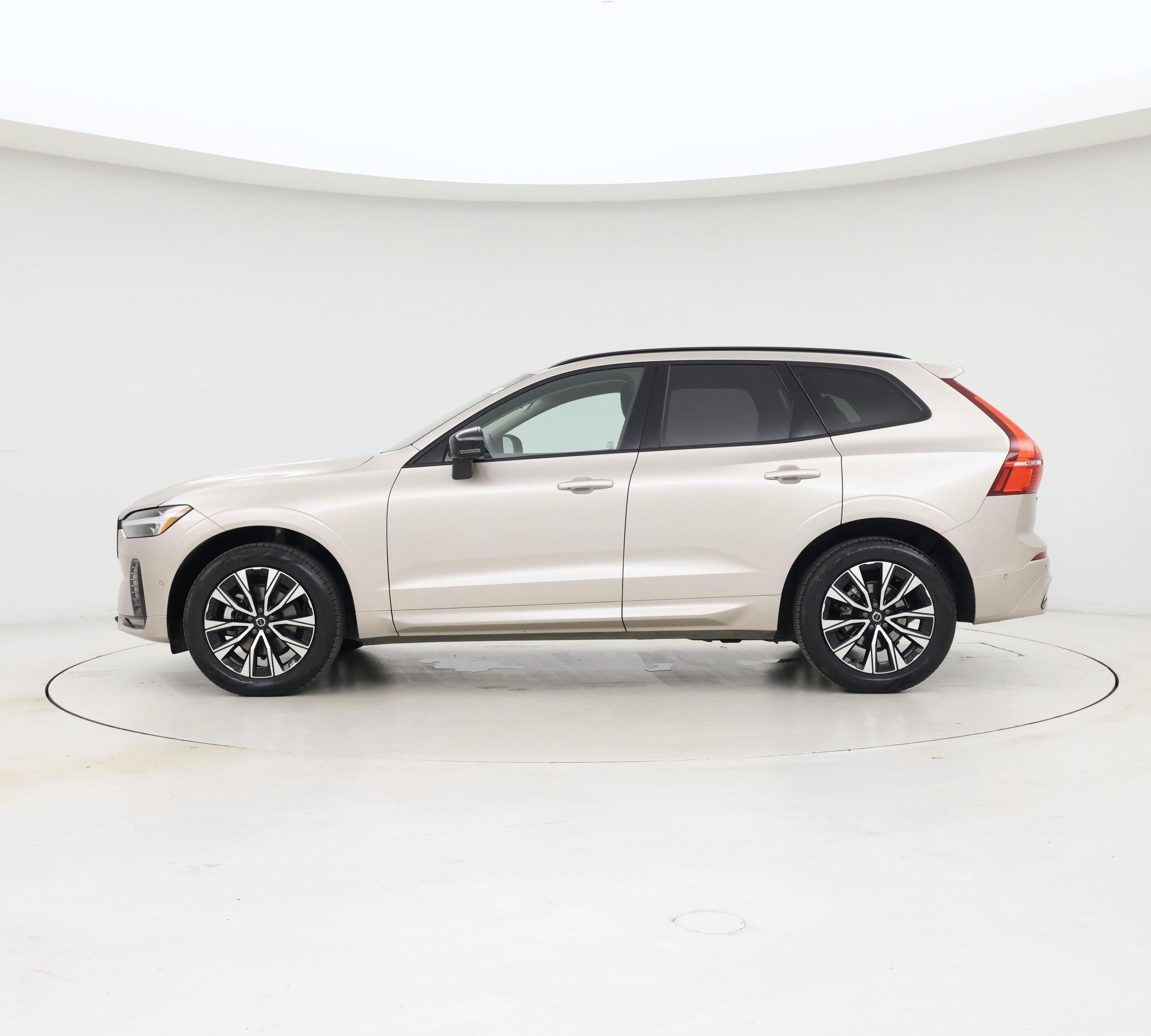 Thumbnail: 2025 Volvo XC60 - 3