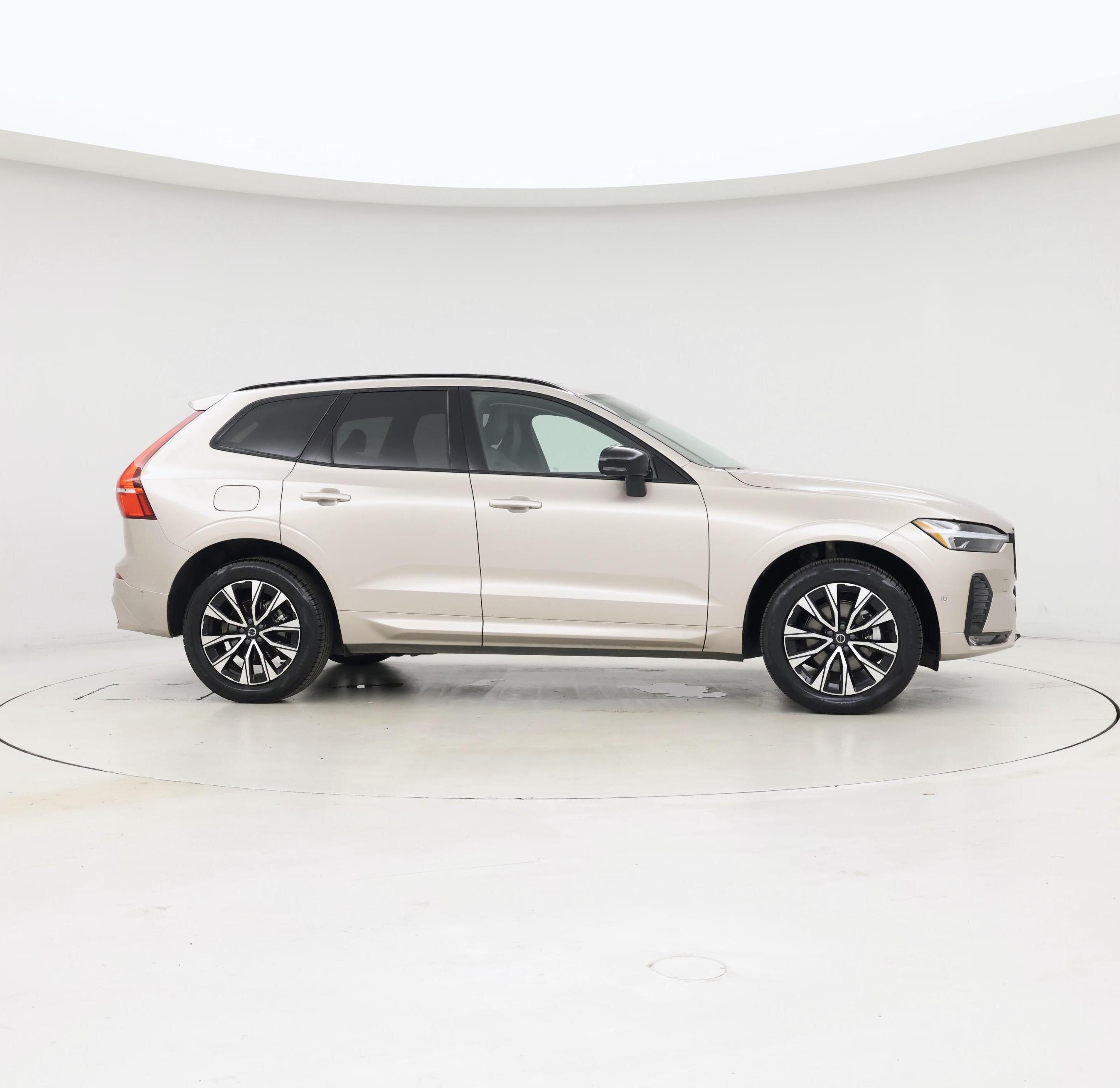 Thumbnail: 2025 Volvo XC60 - 7
