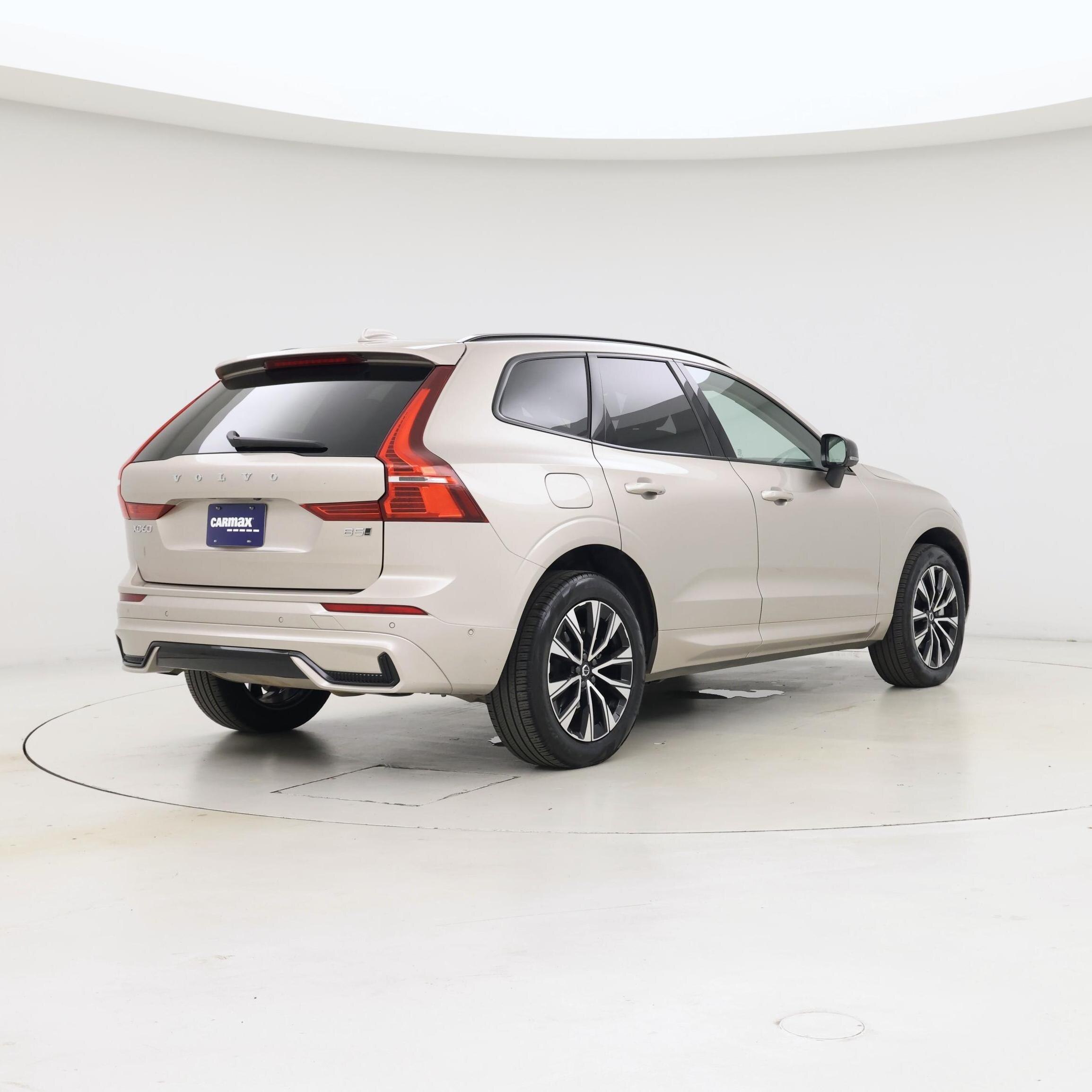 Thumbnail: 2025 Volvo XC60 - 8
