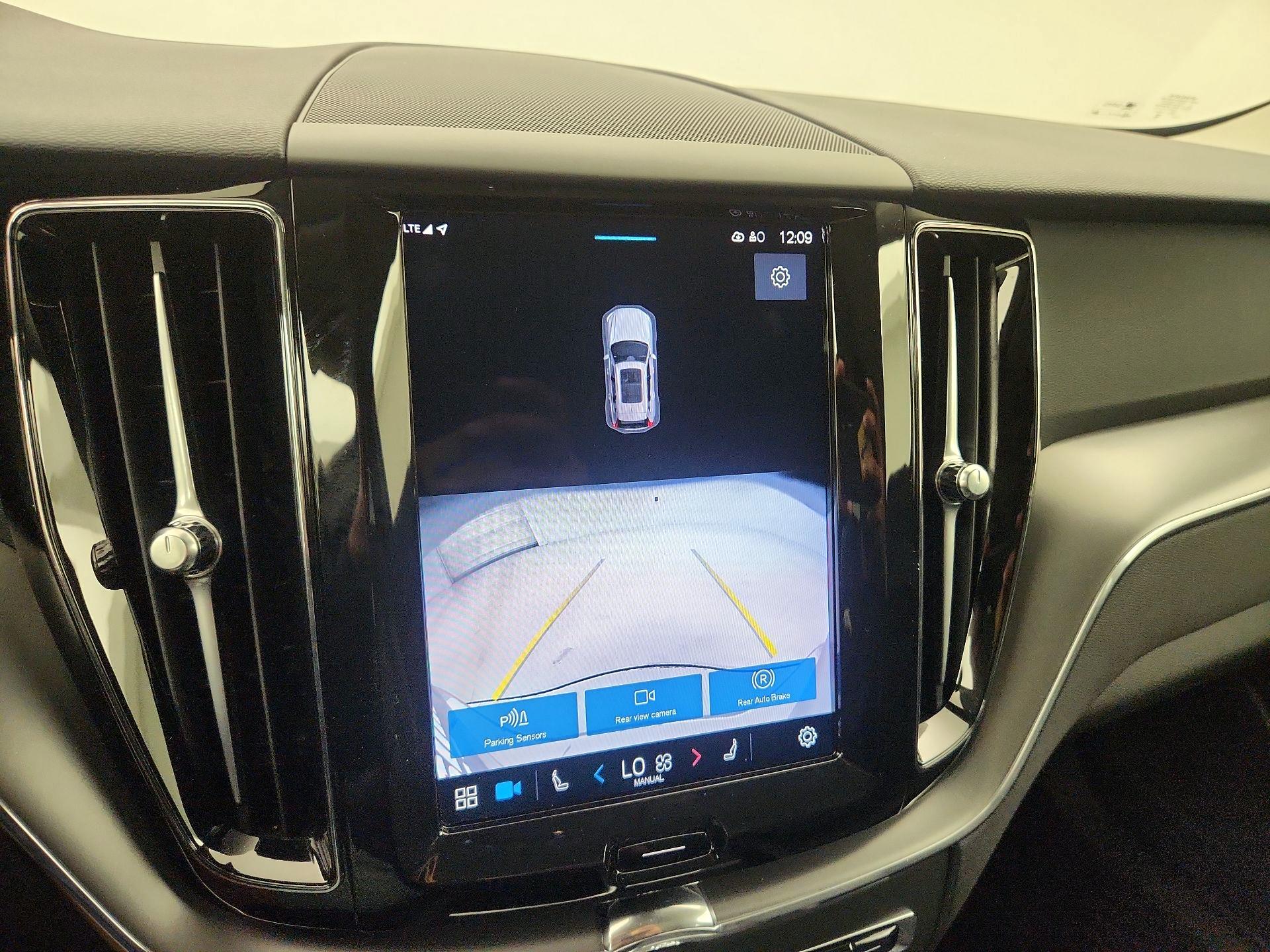 Thumbnail: 2025 Volvo XC60 - 15