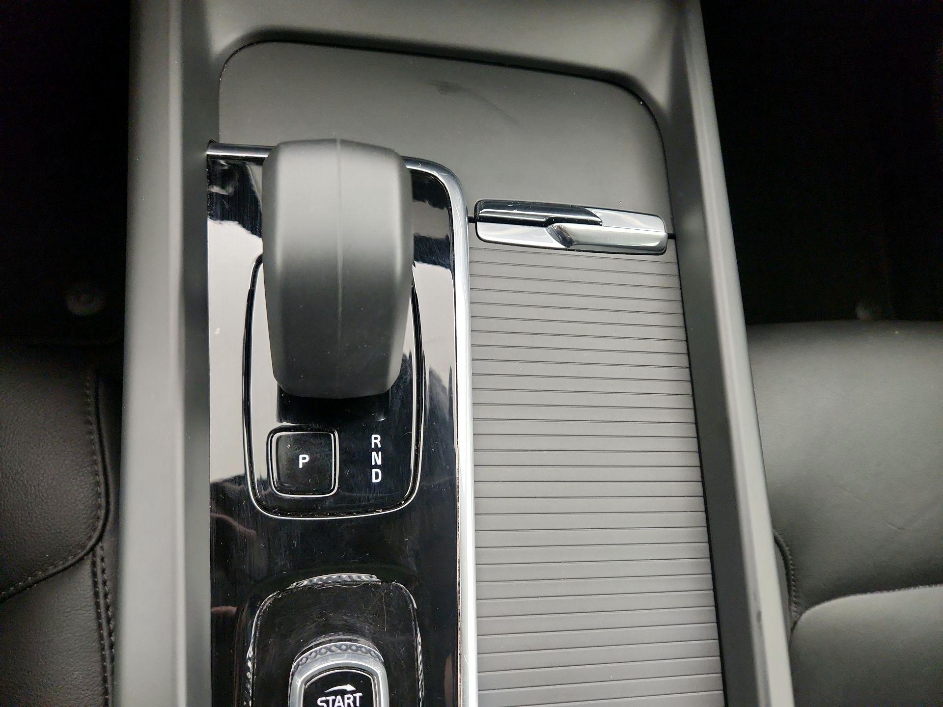 Thumbnail: 2025 Volvo XC60 - 18