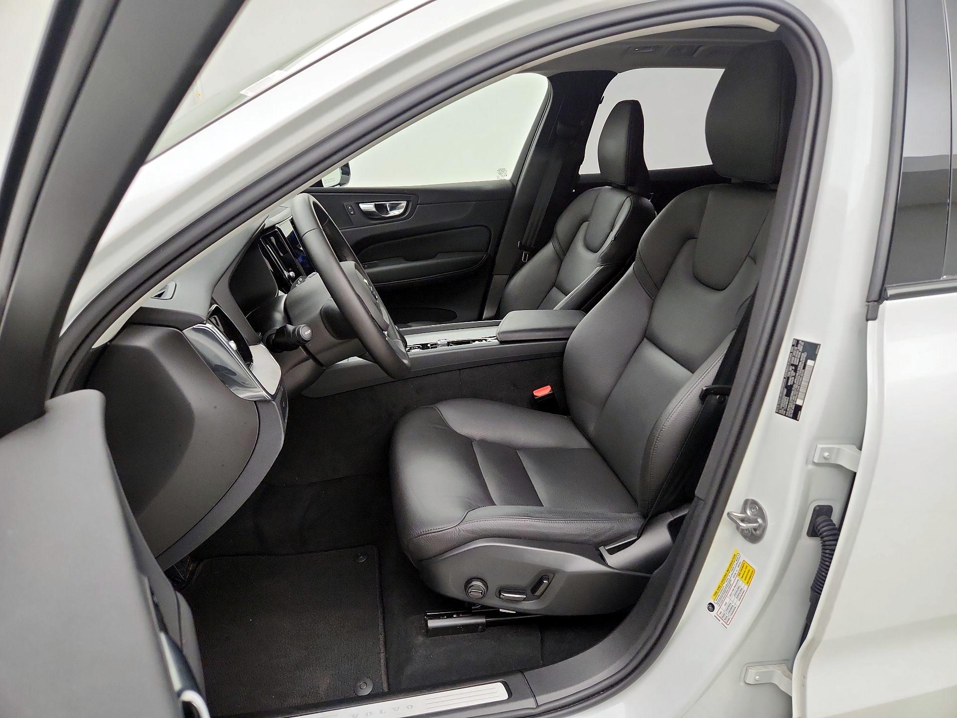 Thumbnail: 2025 Volvo XC60 - 11