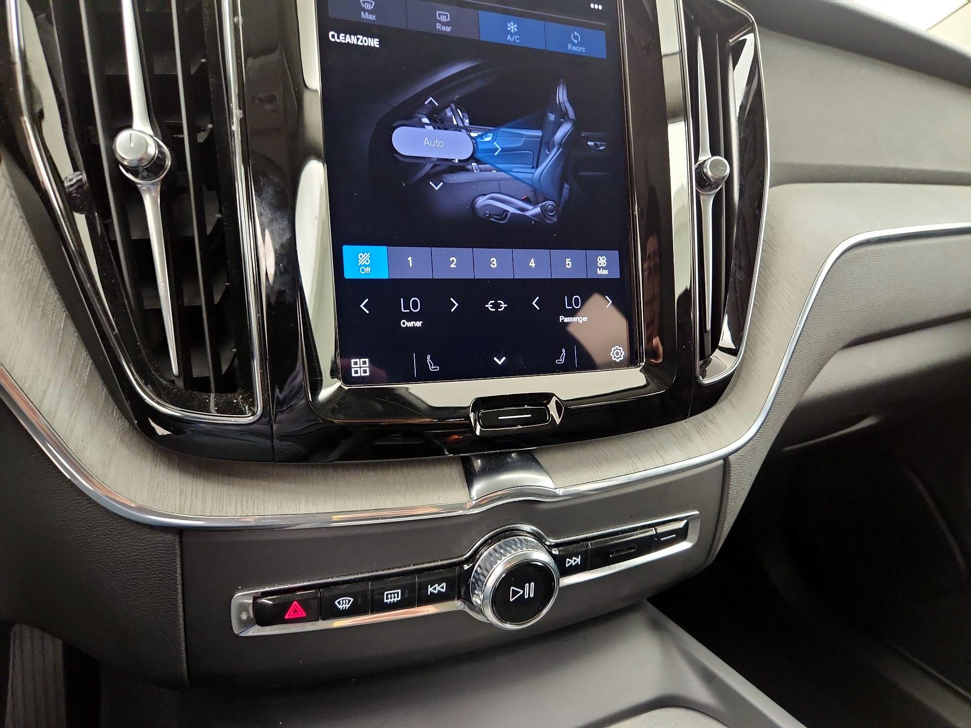 Thumbnail: 2025 Volvo XC60 - 14