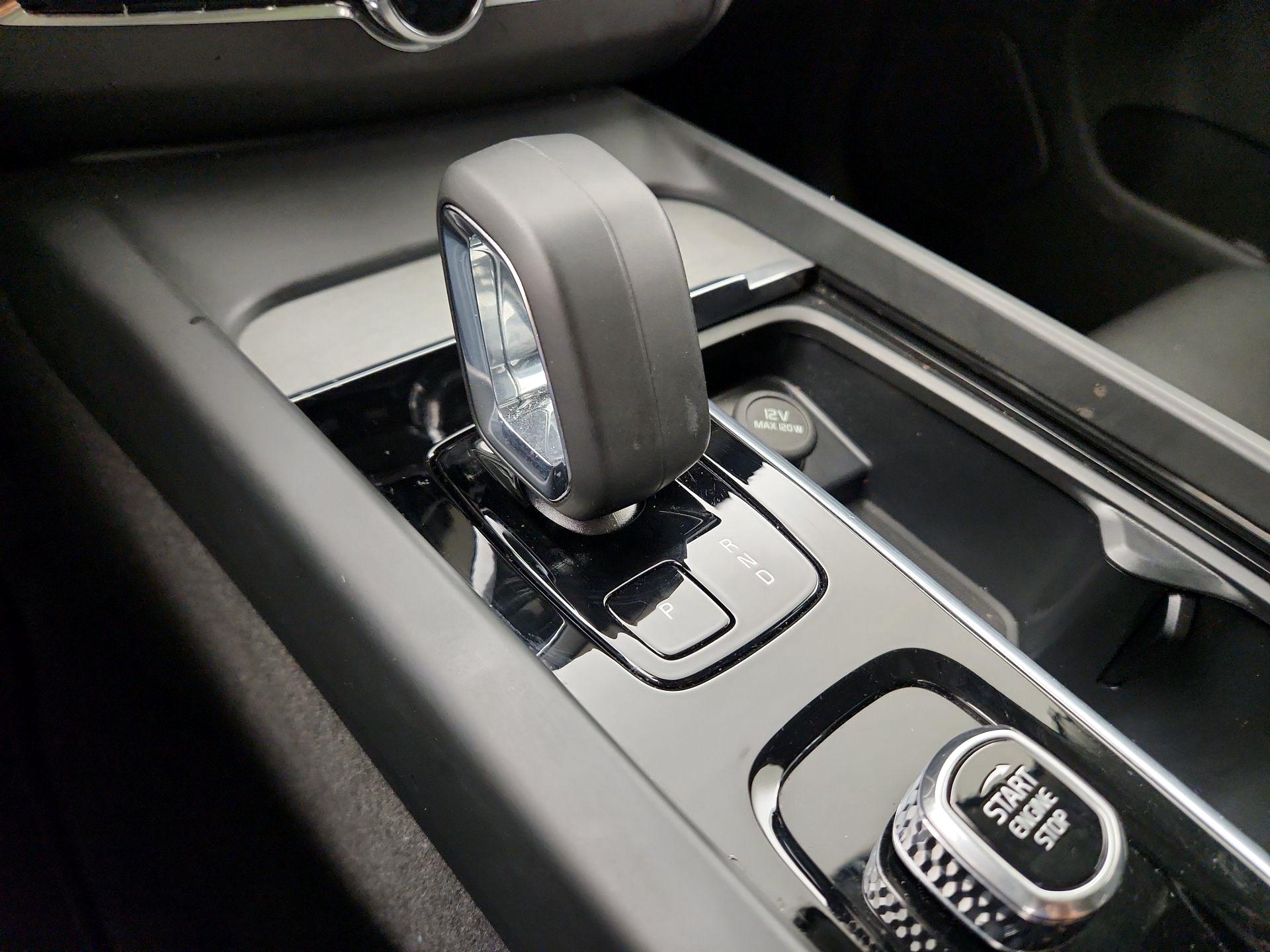 Thumbnail: 2025 Volvo XC60 - 15