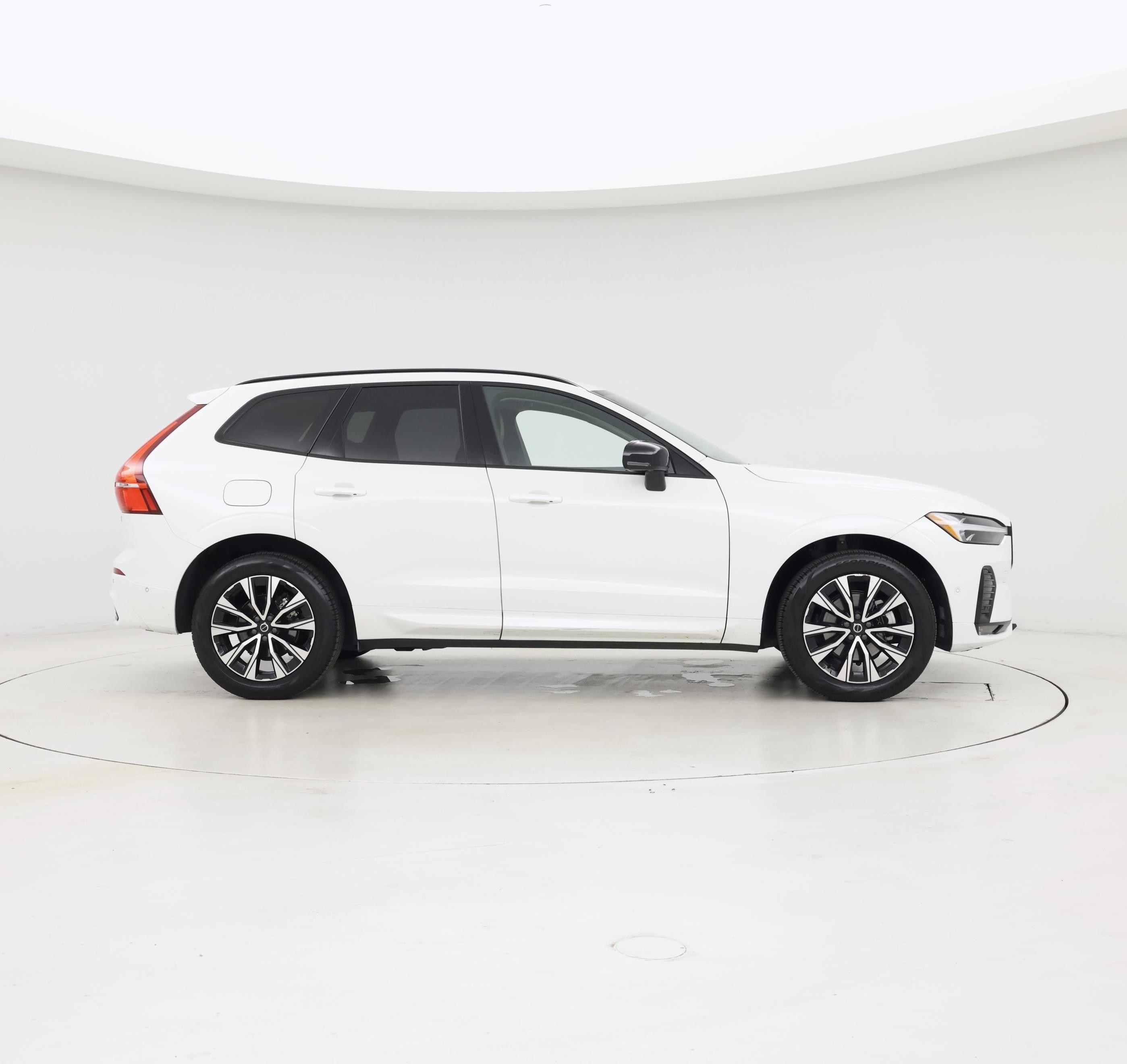 Thumbnail: 2025 Volvo XC60 - 7