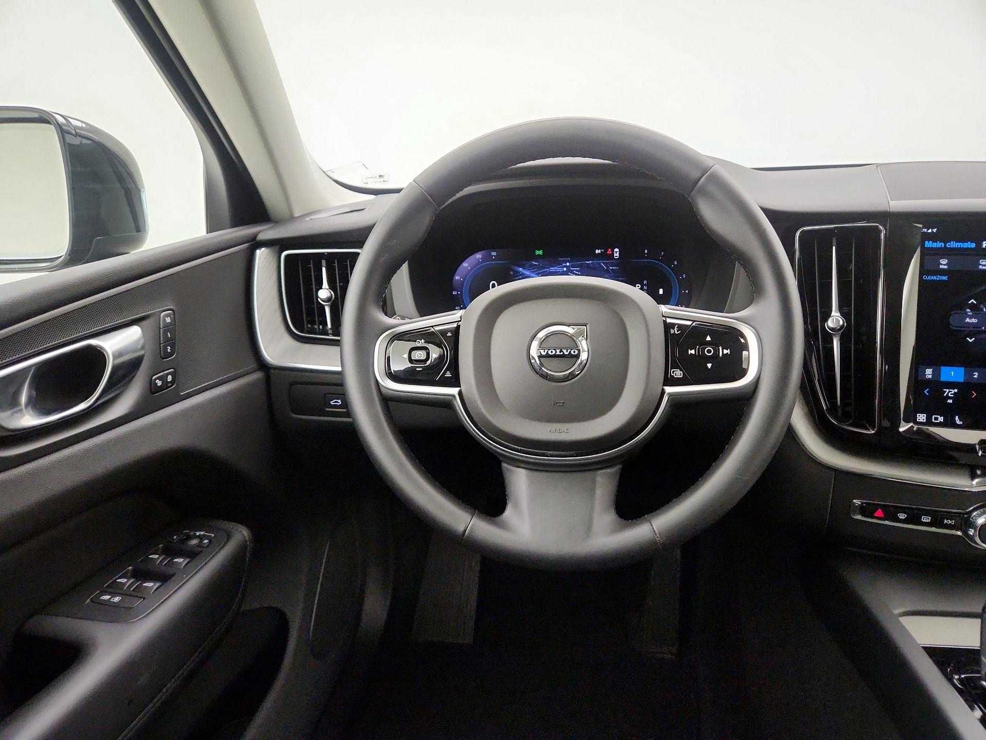 Thumbnail: 2025 Volvo XC60 - 10