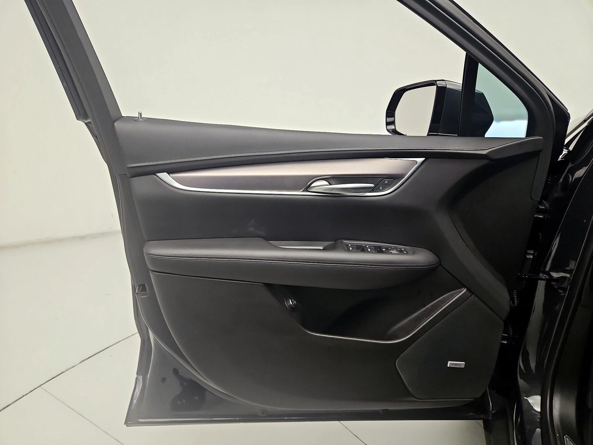 Thumbnail: 2023 Cadillac XT5 - 12