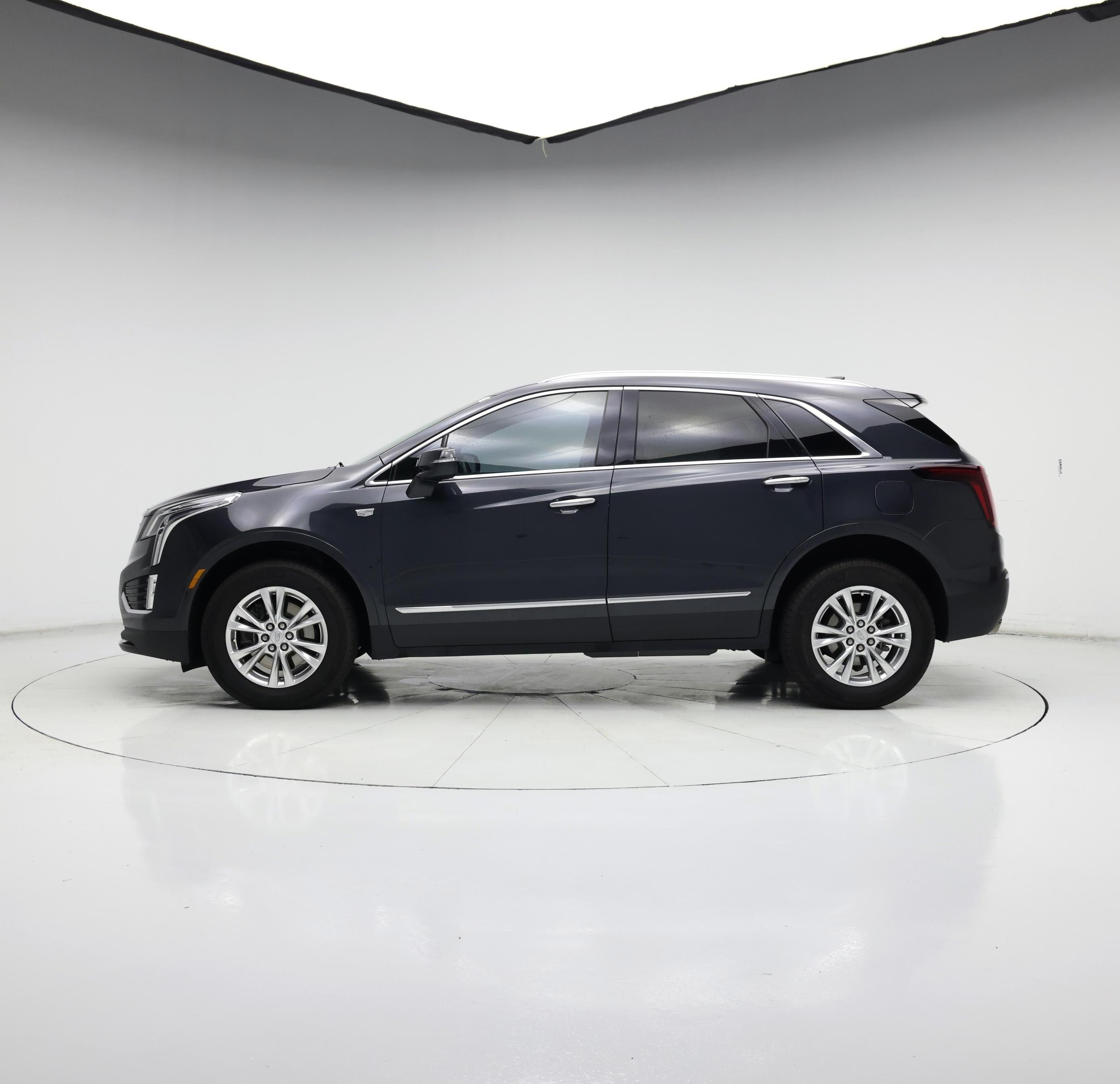 Thumbnail: 2023 Cadillac XT5 - 3