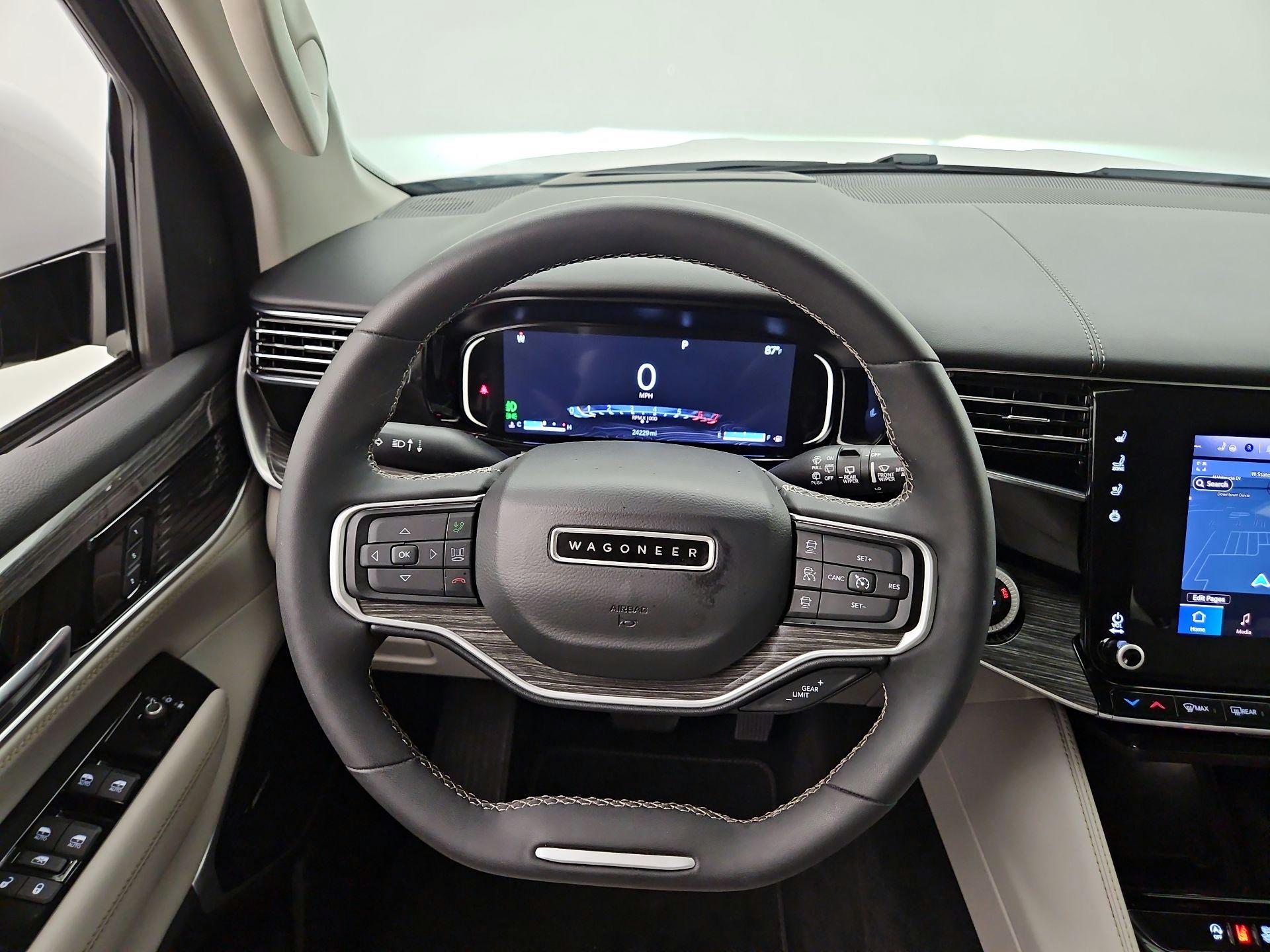 Thumbnail: 2022 Jeep Wagoneer - 10