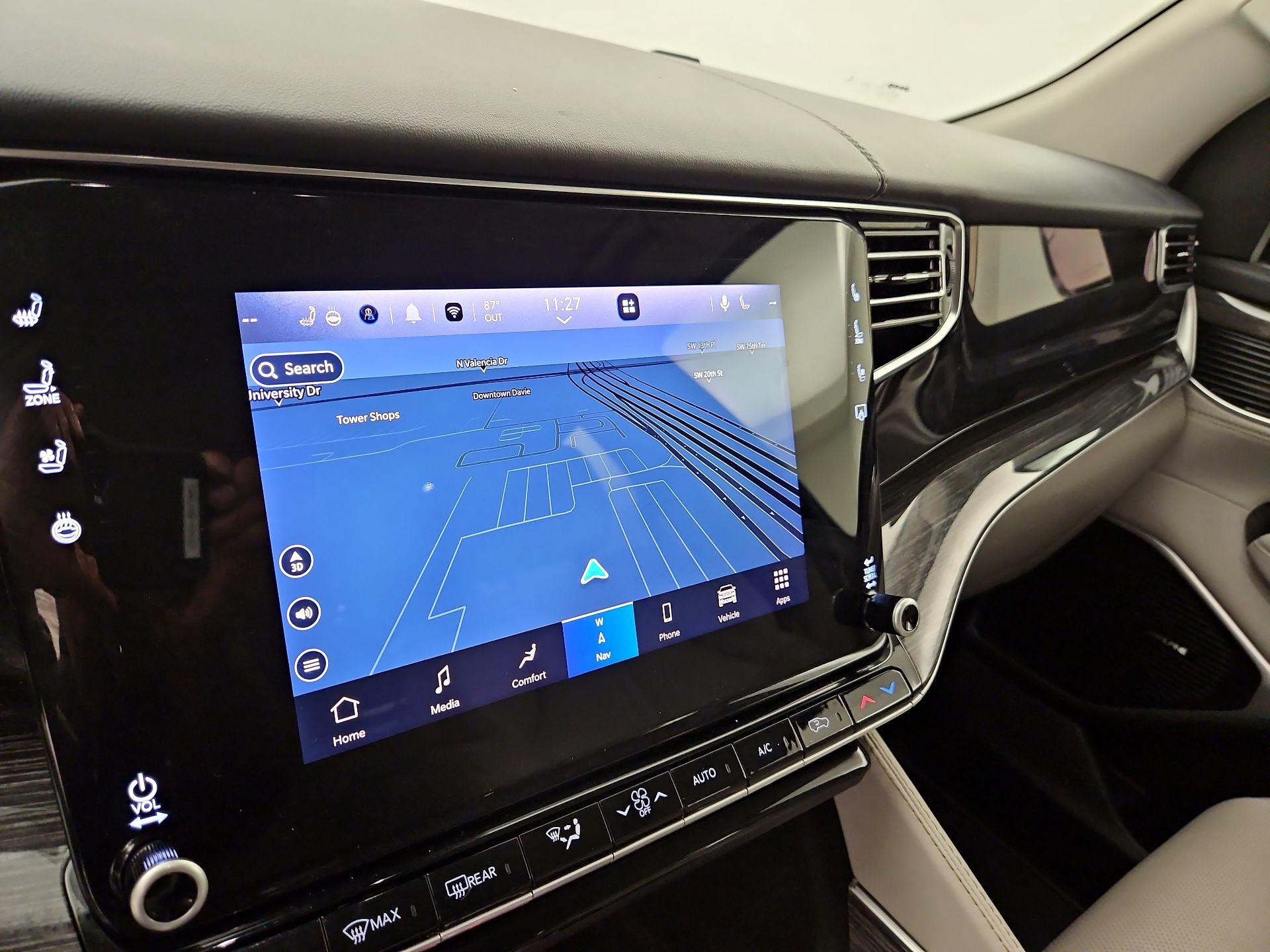 Thumbnail: 2022 Jeep Wagoneer - 14