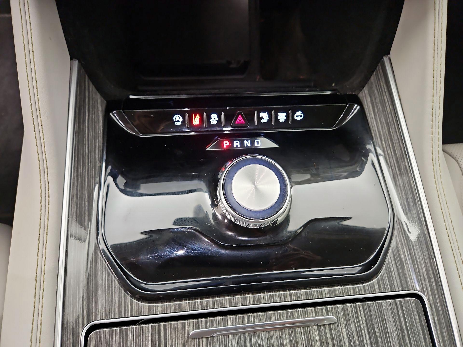 Thumbnail: 2022 Jeep Wagoneer - 18