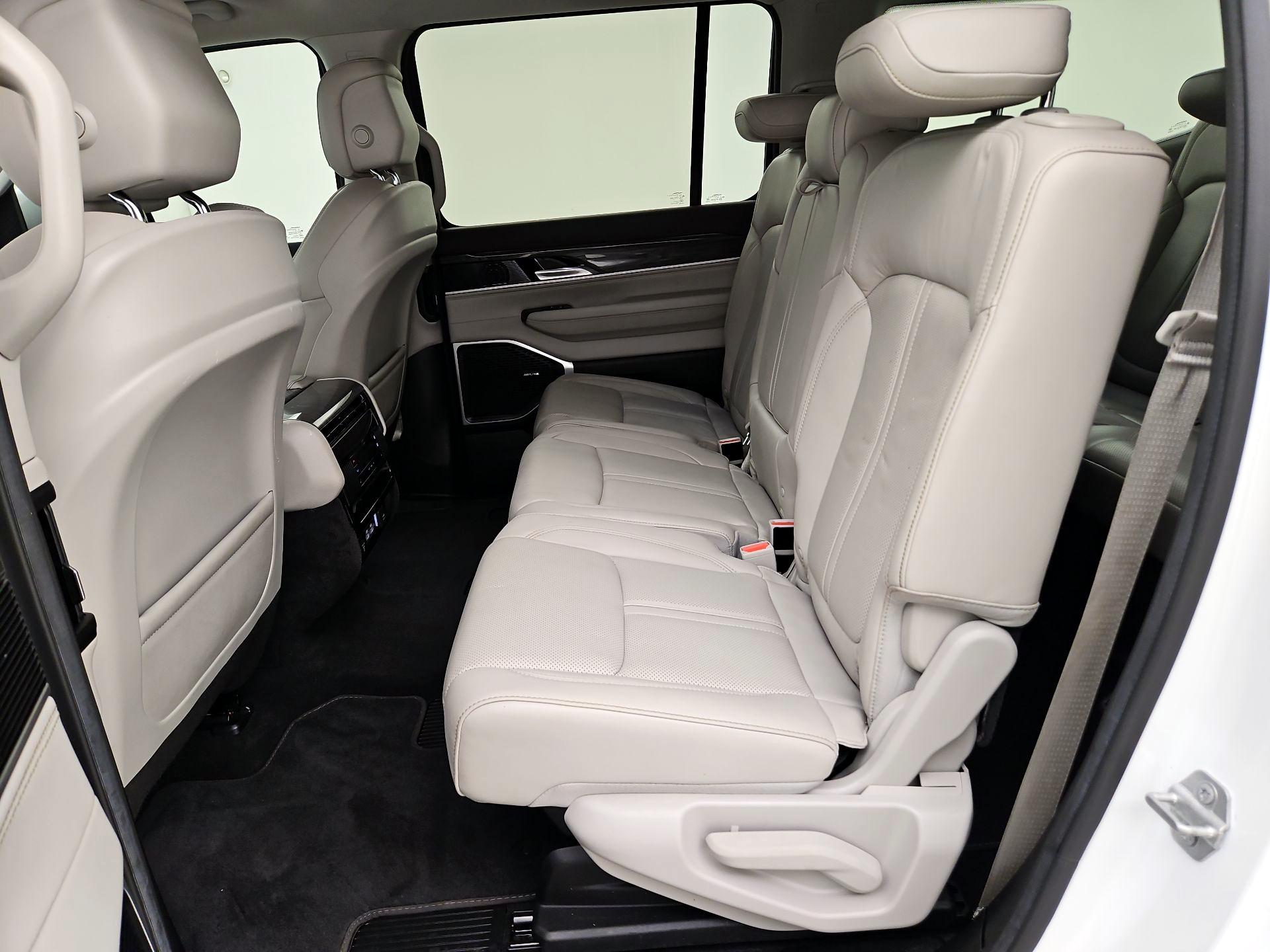 Thumbnail: 2022 Jeep Wagoneer - 20