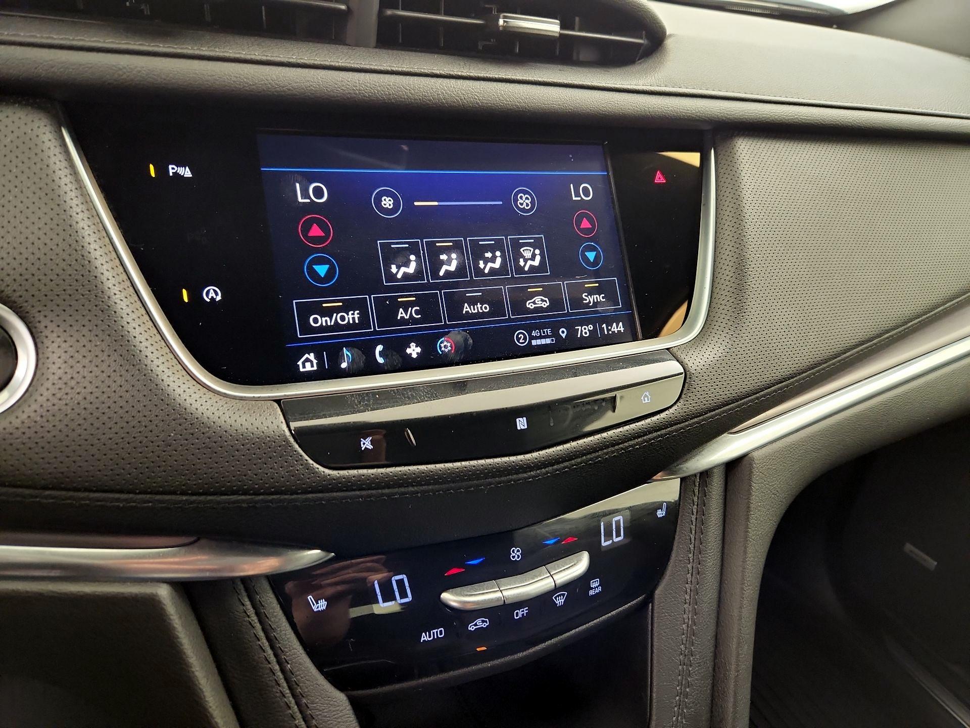 Thumbnail: 2021 Cadillac XT5 - 16