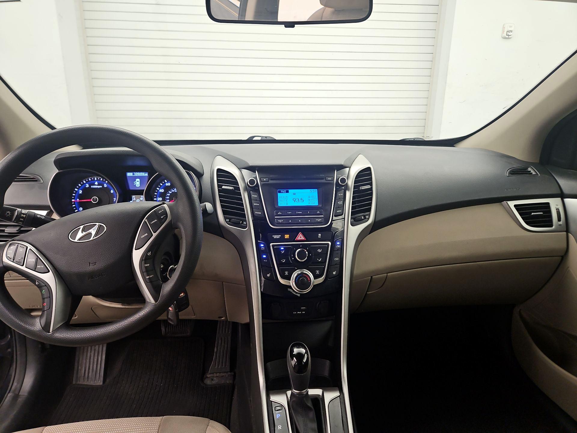Thumbnail: 2016 Hyundai Elantra - 9